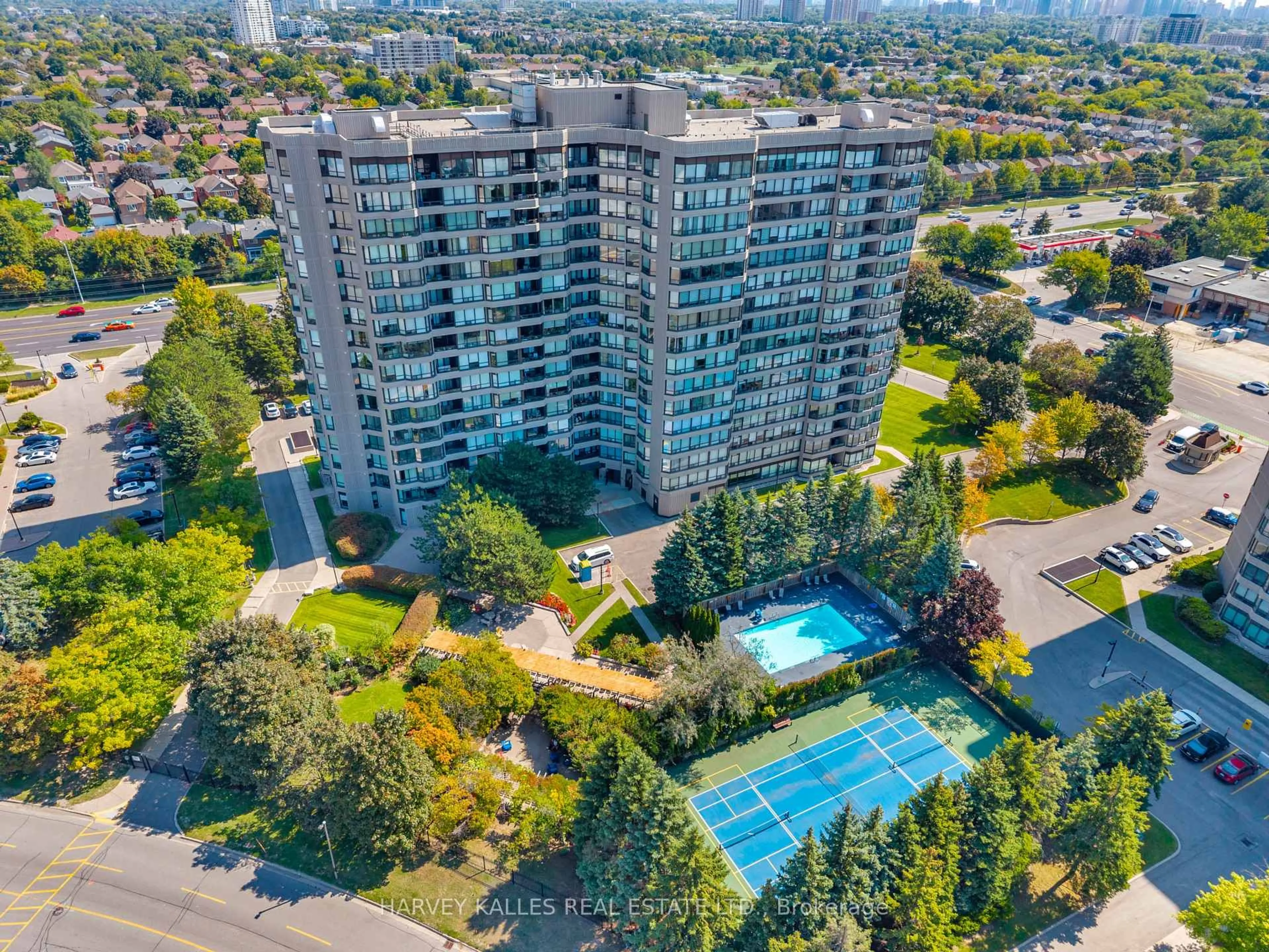 A pic from outside/outdoor area/front of a property/back of a property/a pic from drone, city buildings view from balcony for 7440 Bathurst St #1411, Vaughan Ontario L4J 7K8