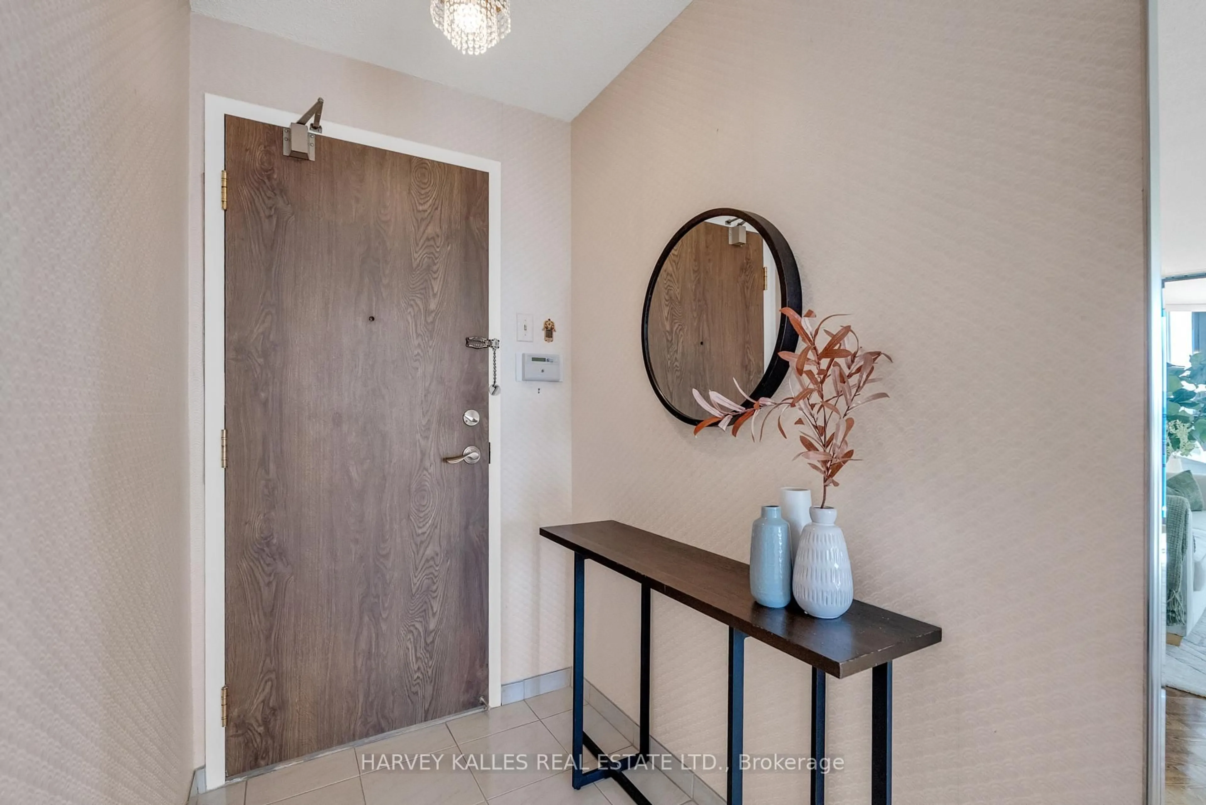 Indoor entryway for 7440 Bathurst St #1411, Vaughan Ontario L4J 7K8