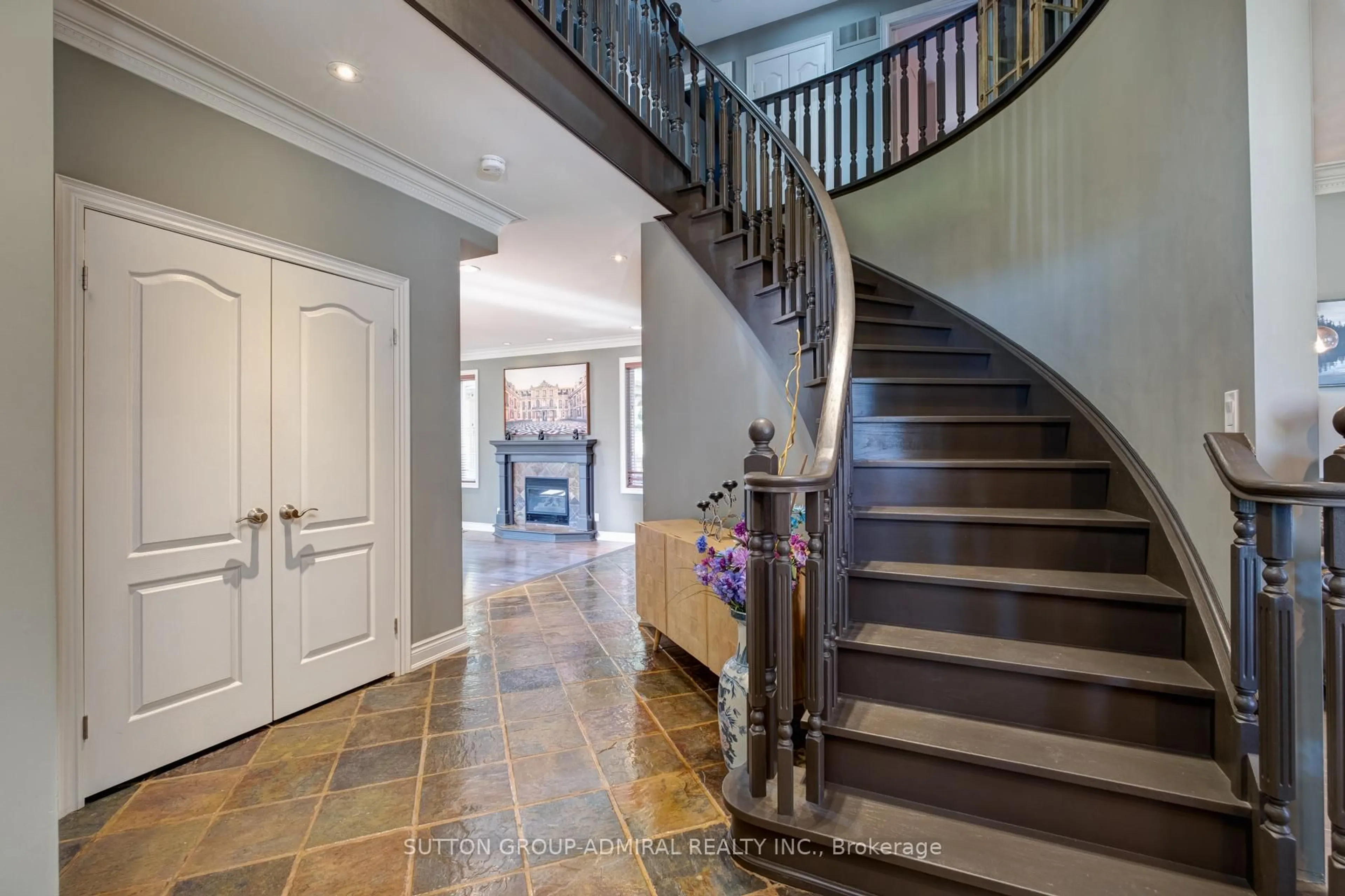 Indoor entryway for 70 Kilkenny Tr, Bradford West Gwillimbury Ontario L3Z 3C5
