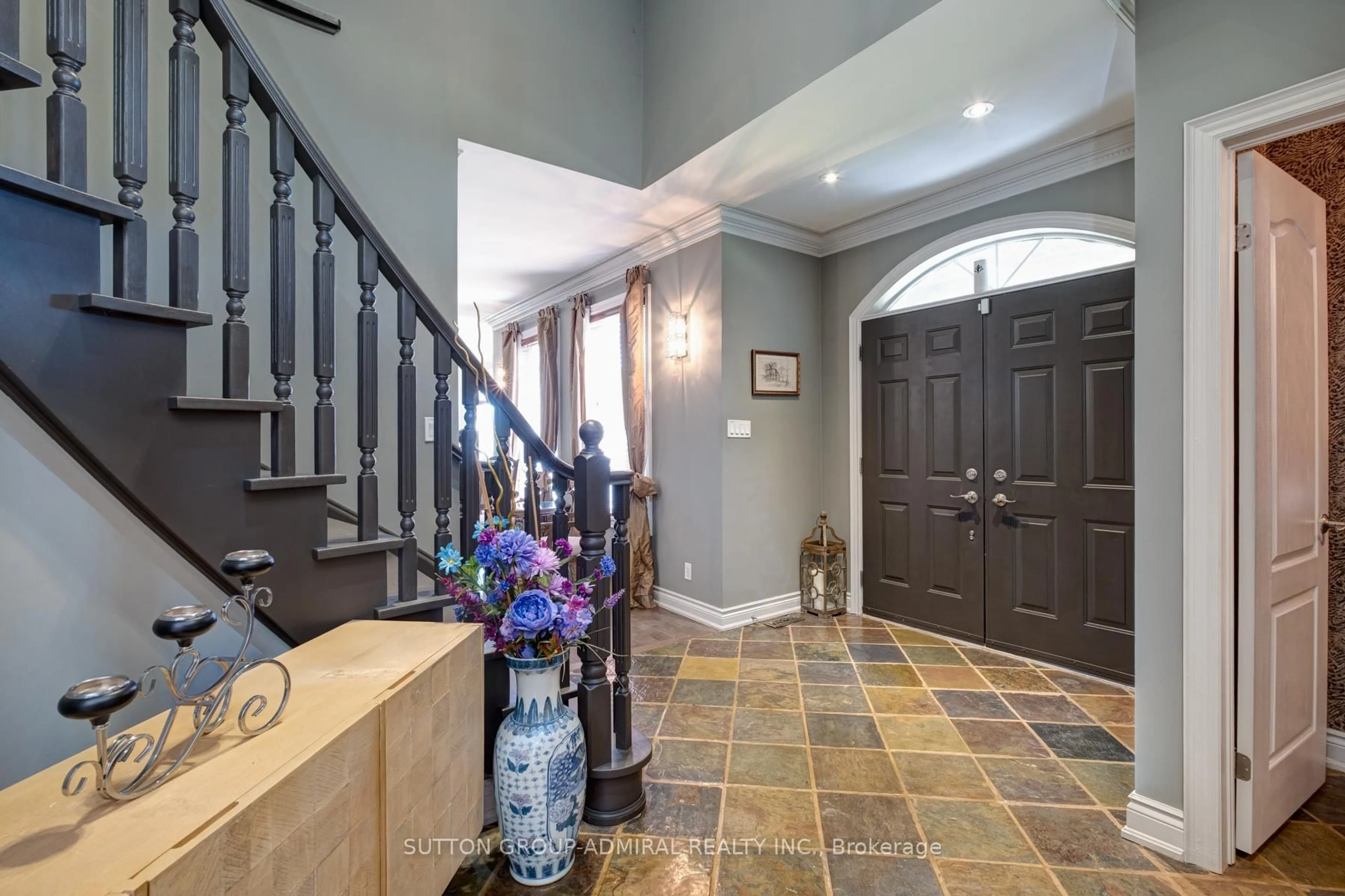 Indoor entryway for 70 Kilkenny Tr, Bradford West Gwillimbury Ontario L3Z 3C5