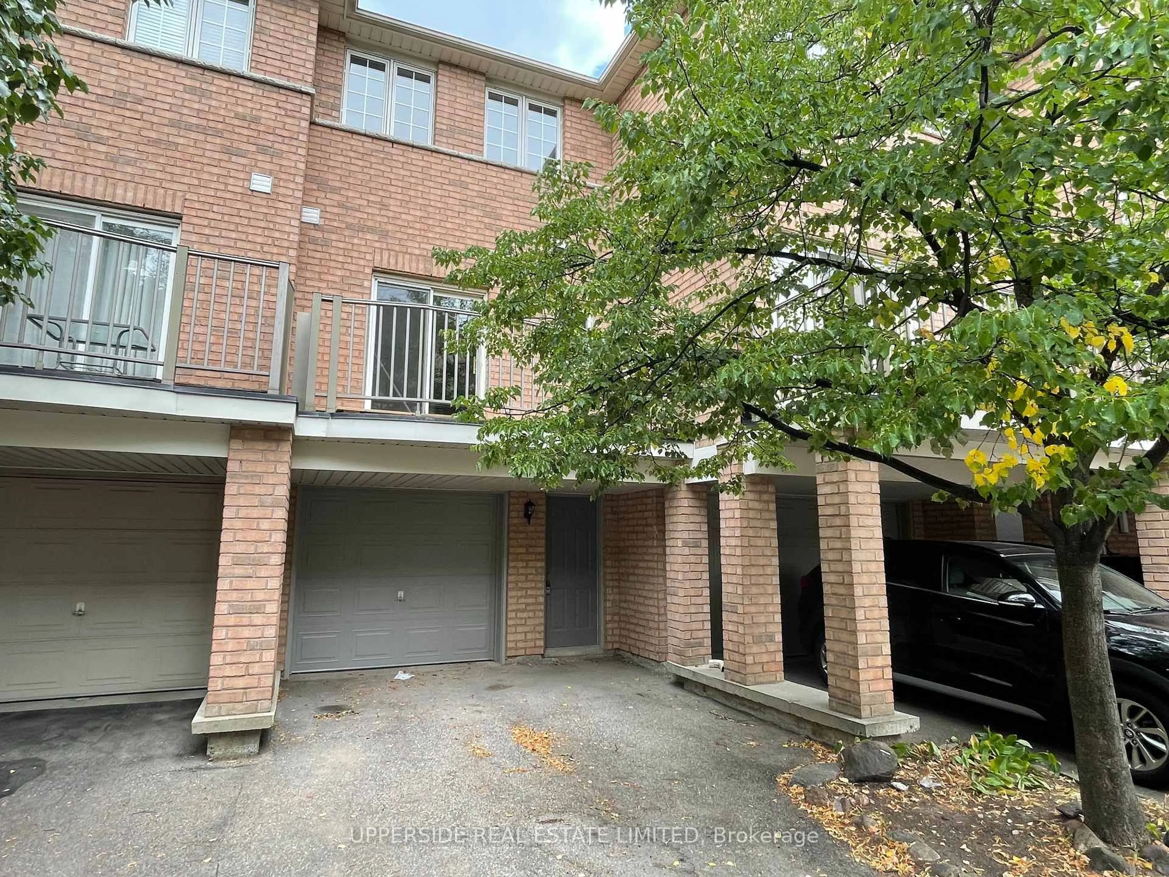 A pic from outside/outdoor area/front of a property/back of a property/a pic from drone, street for 23 Observatory Lane #10, Richmond Hill Ontario L4C 0M7