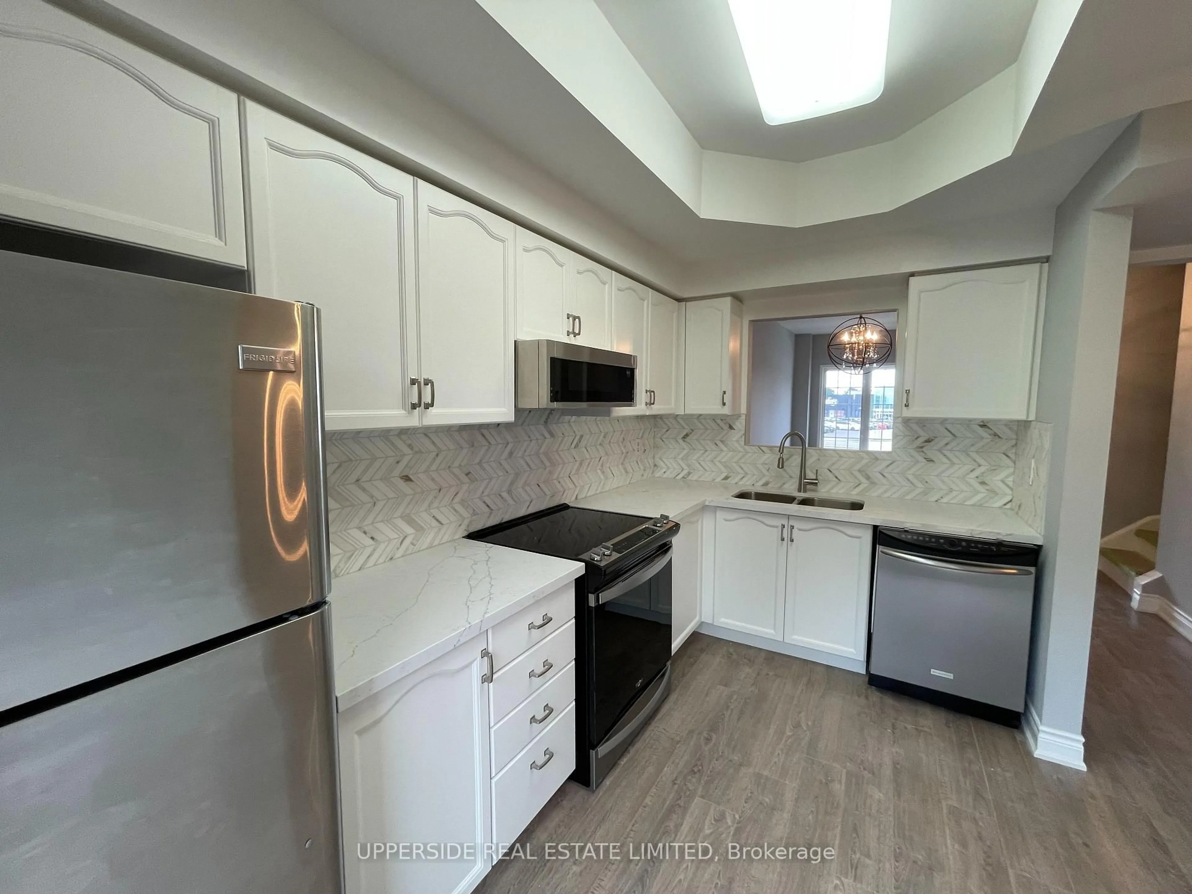 Standard kitchen, unknown for 23 Observatory Lane #10, Richmond Hill Ontario L4C 0M7