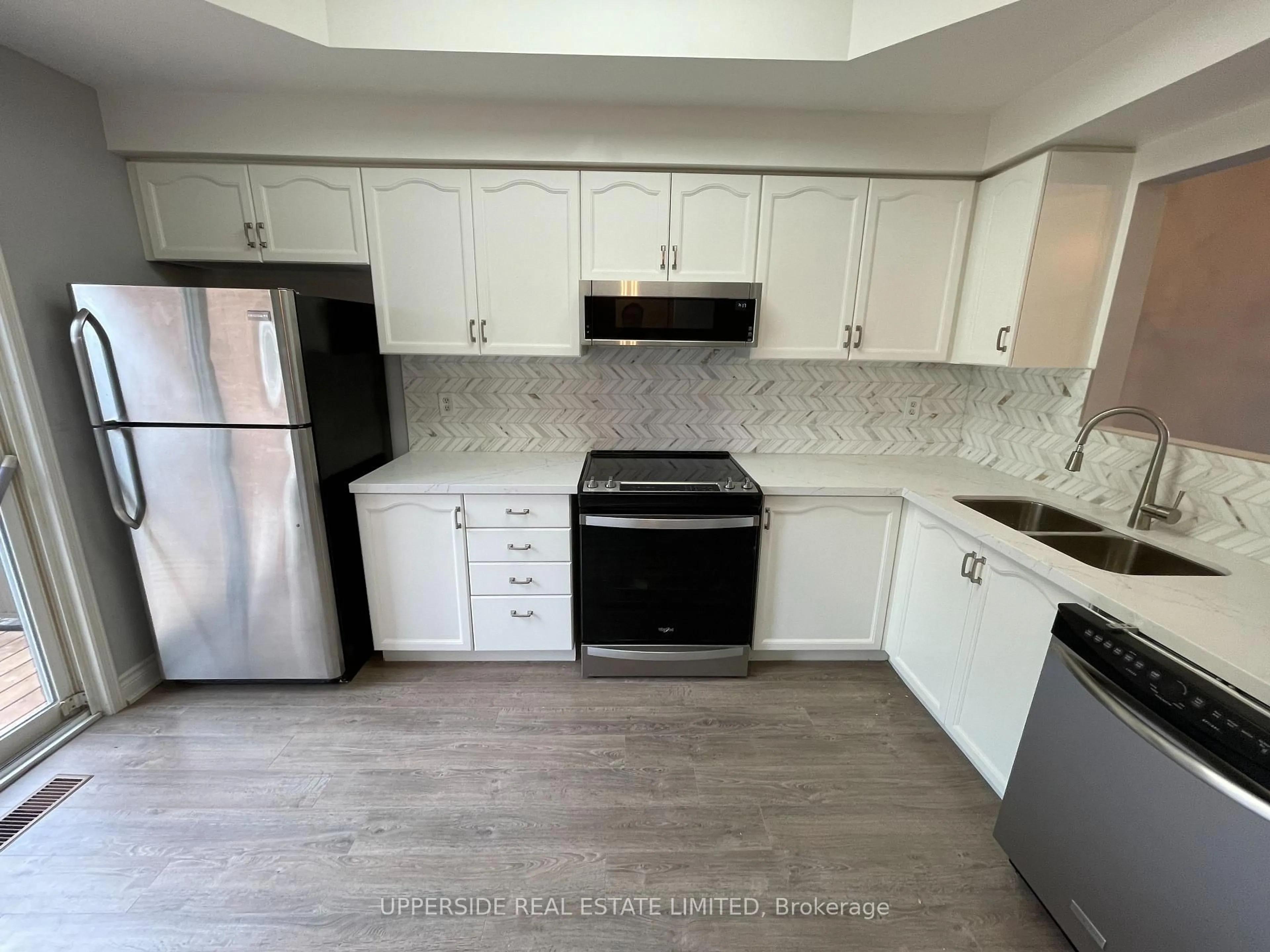 Standard kitchen, ceramic/tile floor for 23 Observatory Lane #10, Richmond Hill Ontario L4C 0M7