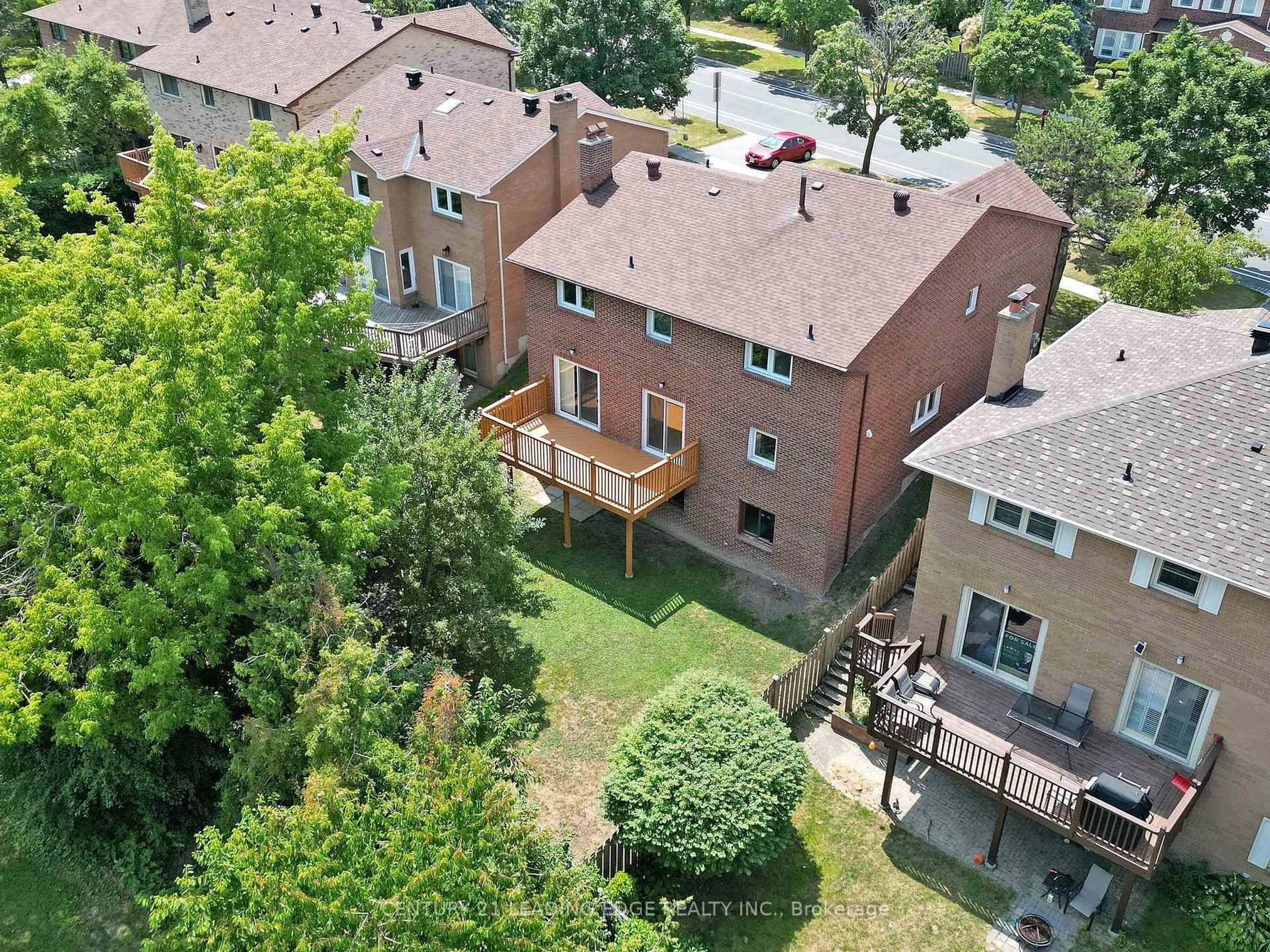 A pic from outside/outdoor area/front of a property/back of a property/a pic from drone, city buildings view from balcony for 547 Village Pkwy, Markham Ontario L3R 4K7