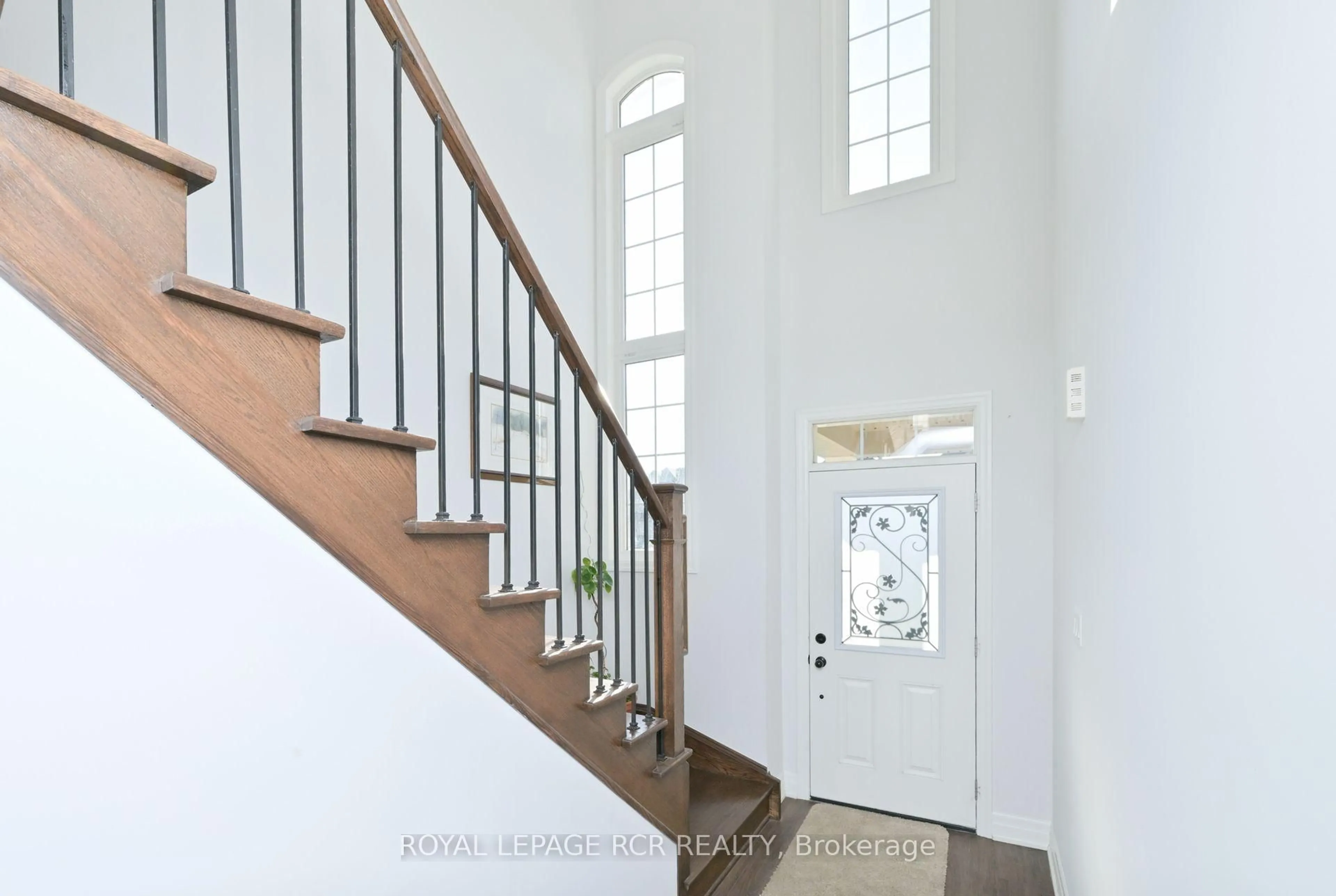 Indoor entryway for 96 Wood Cres, Essa Ontario L0M 1B5