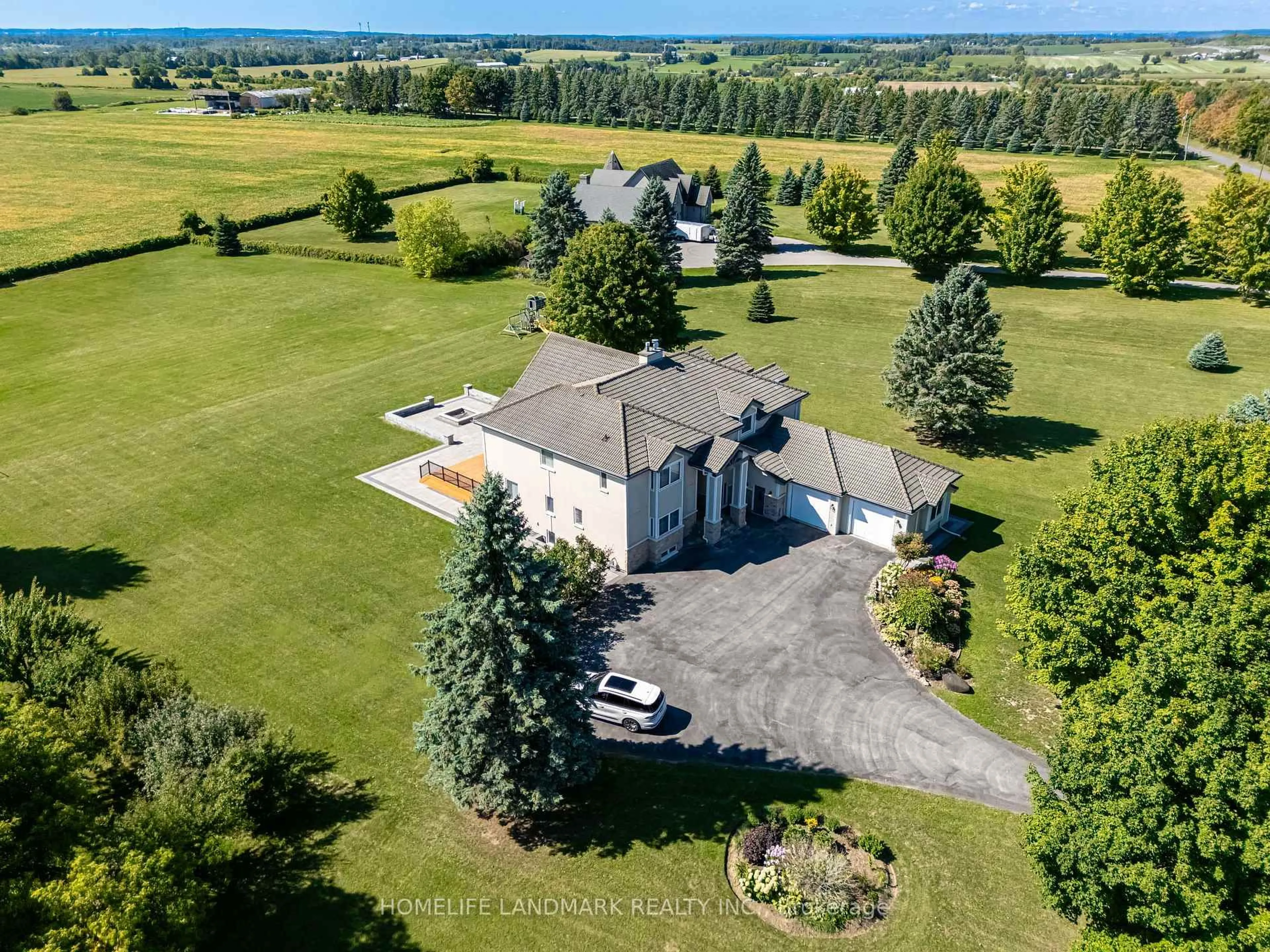 A pic from outside/outdoor area/front of a property/back of a property/a pic from drone, unknown for 2477 Hornes Rd, East Gwillimbury Ontario L0G 1R0
