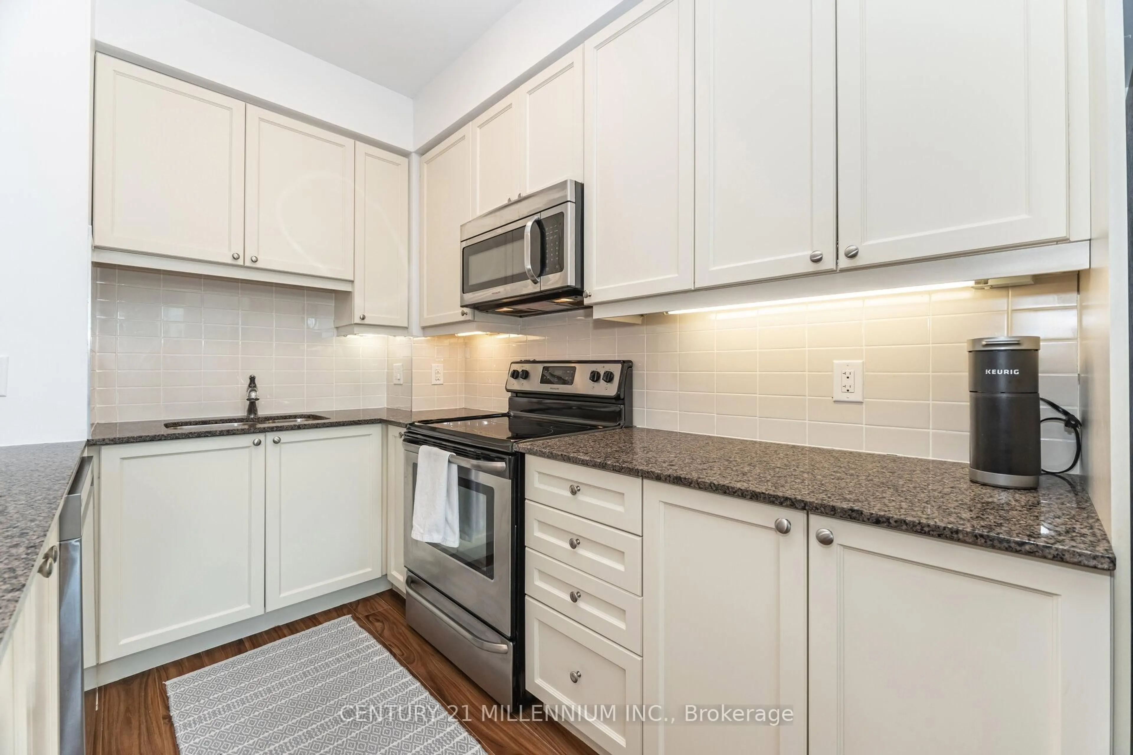 Standard kitchen, unknown for 24 Woodstream Blvd #217, Vaughan Ontario L4L 8C4