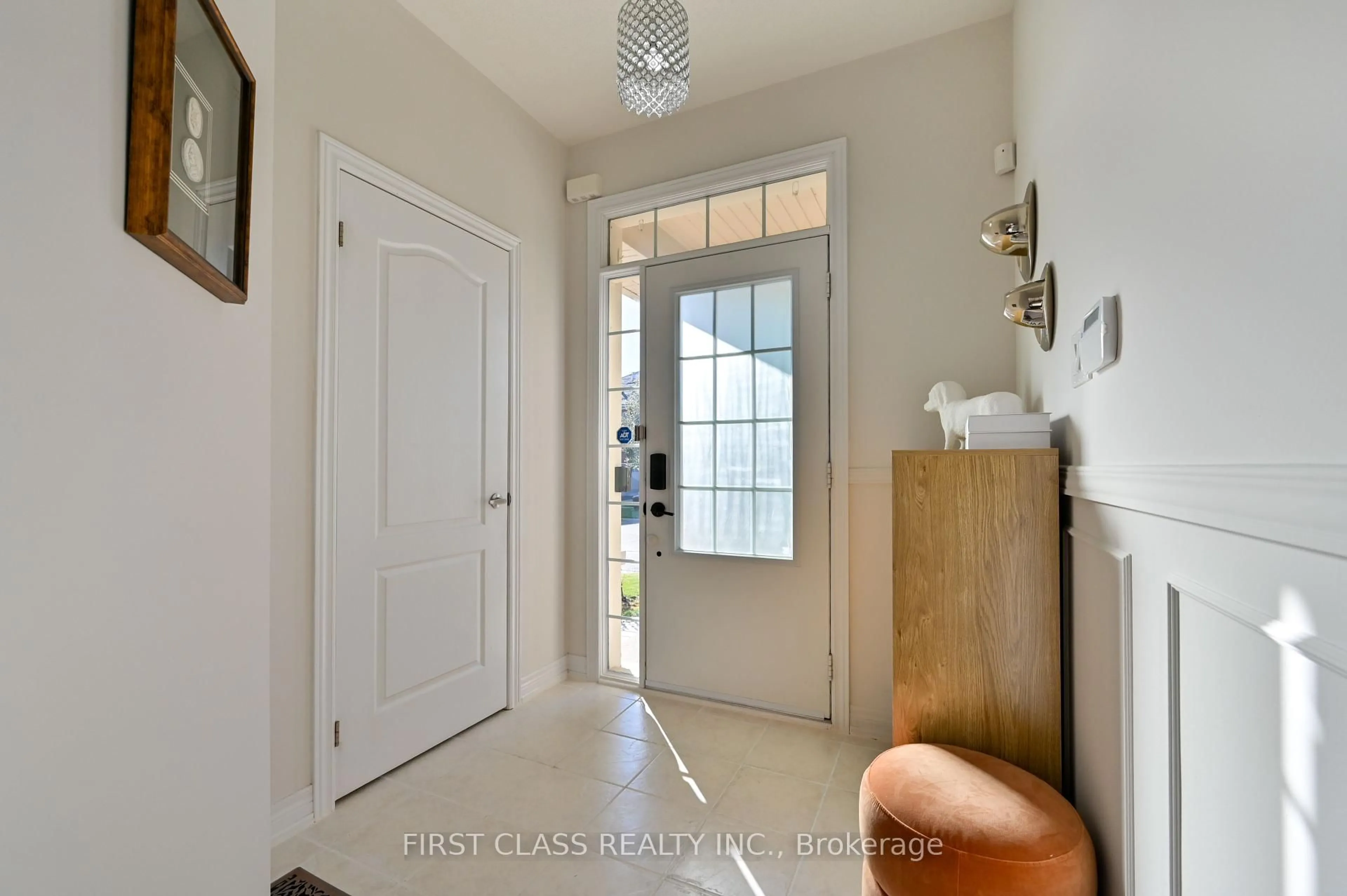 Indoor entryway for 12 Princess Diana Dr, Markham Ontario L6C 0G7