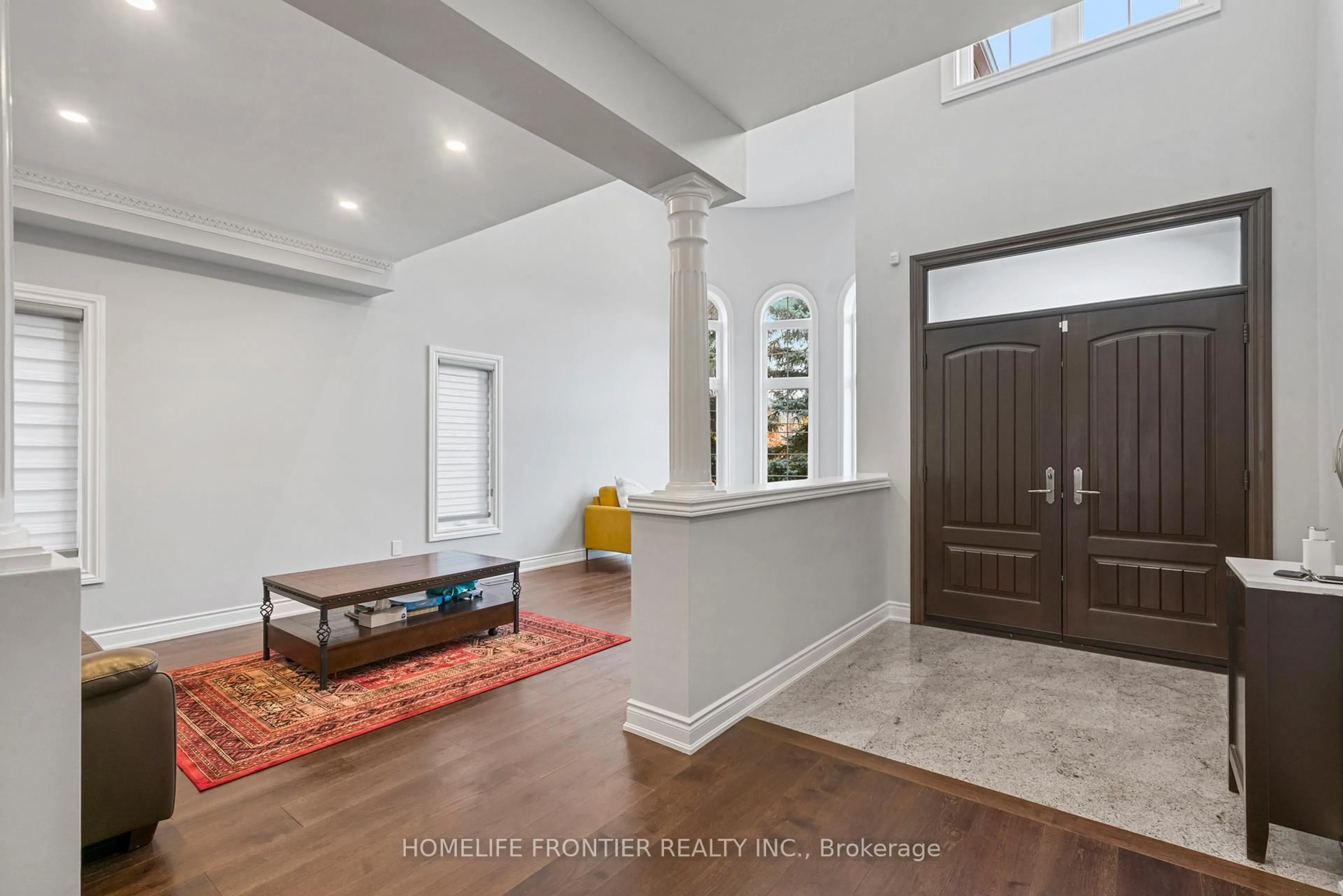 Indoor entryway for 7 Edenbrook Cres, Richmond Hill Ontario L4B 4B5