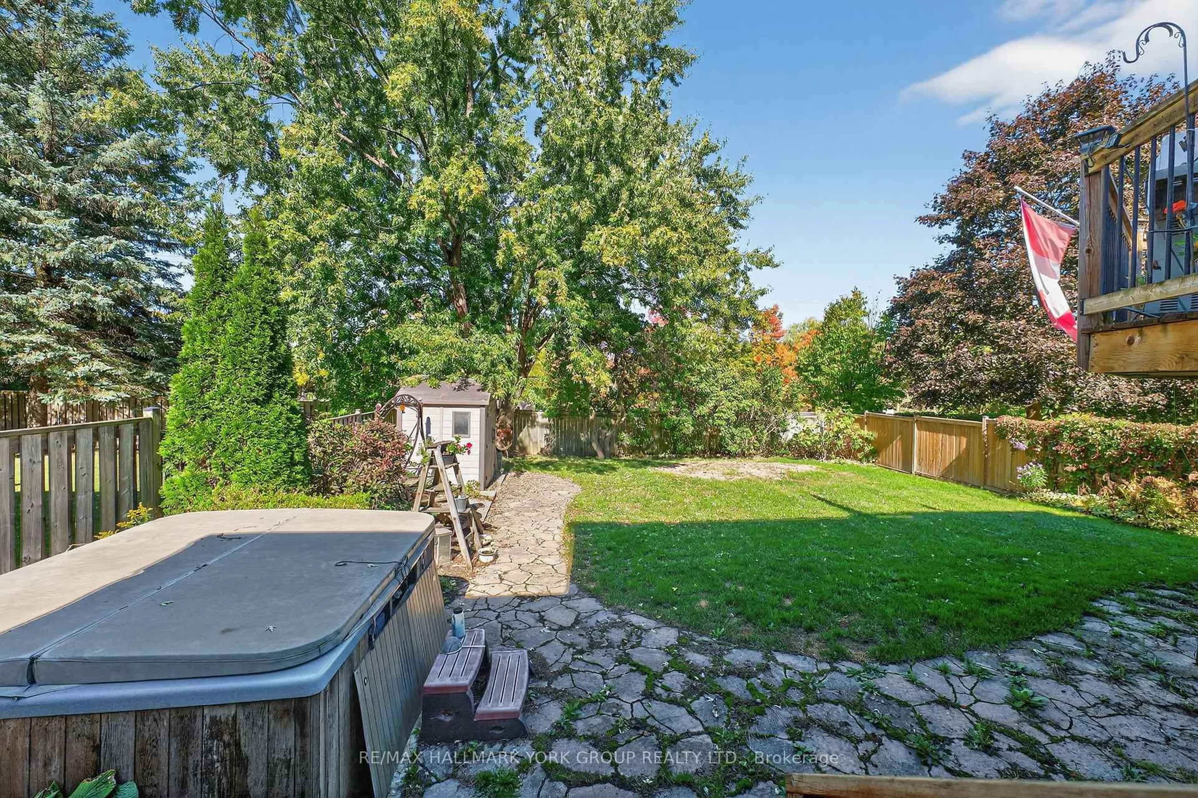 Patio, unknown for 34 Pegg's Cres, East Gwillimbury Ontario L9N 1B3