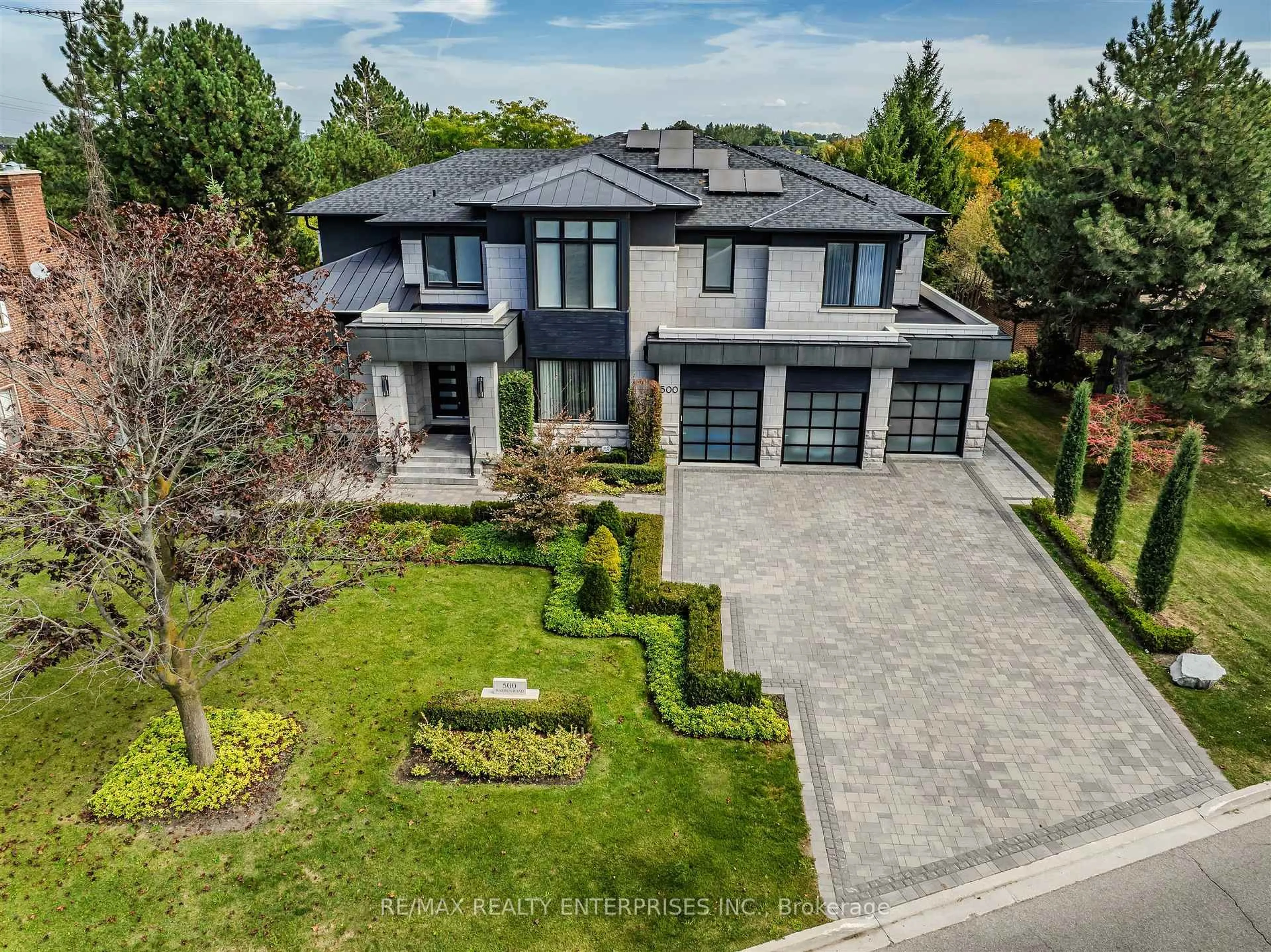 A pic from outside/outdoor area/front of a property/back of a property/a pic from drone, street for 500 Warren Rd, King Ontario L7B 1C4