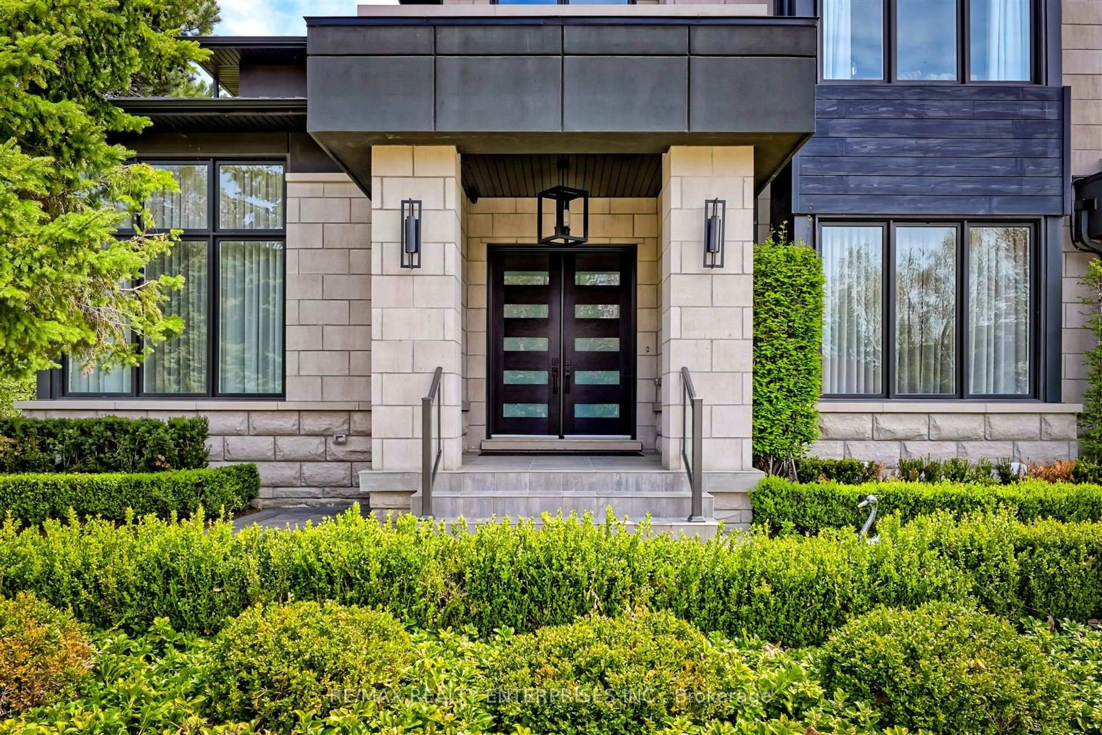 Home with brick exterior material, street for 500 Warren Rd, King Ontario L7B 1C4