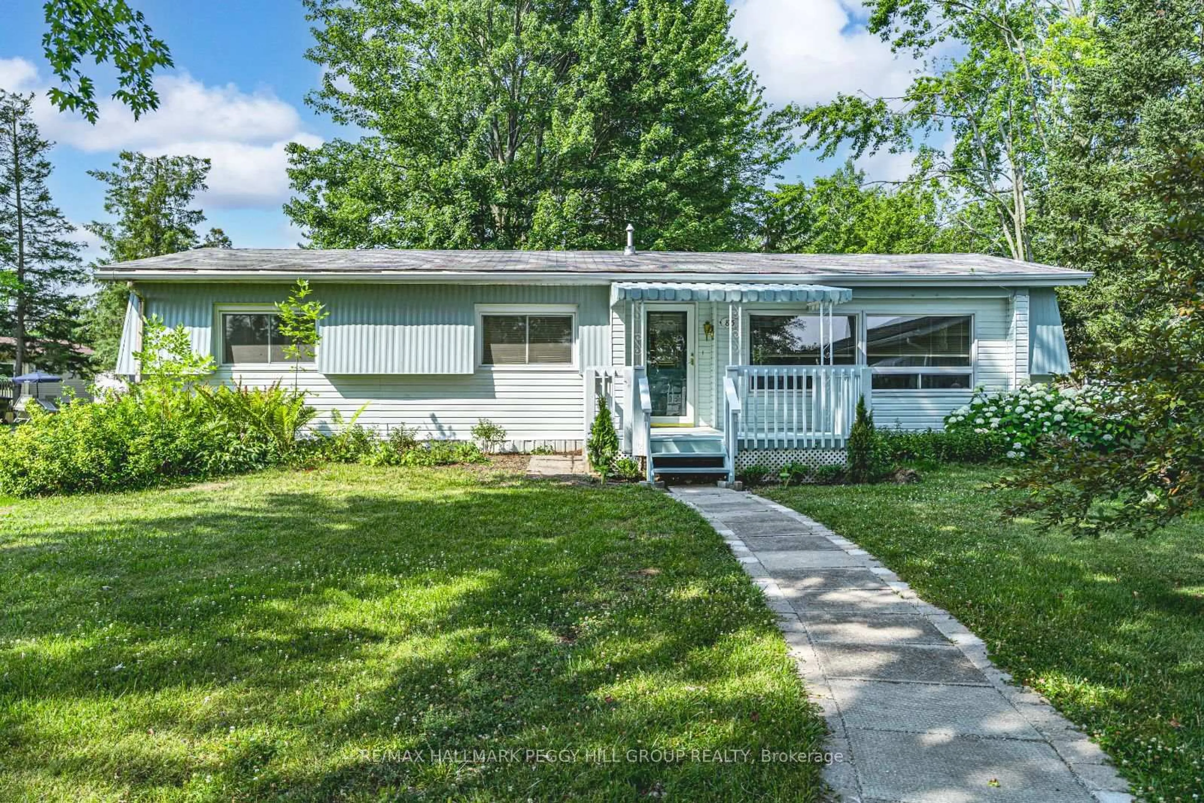 Home with vinyl exterior material, street for 85 Hawthorne Dr, Innisfil Ontario L9S 1N5