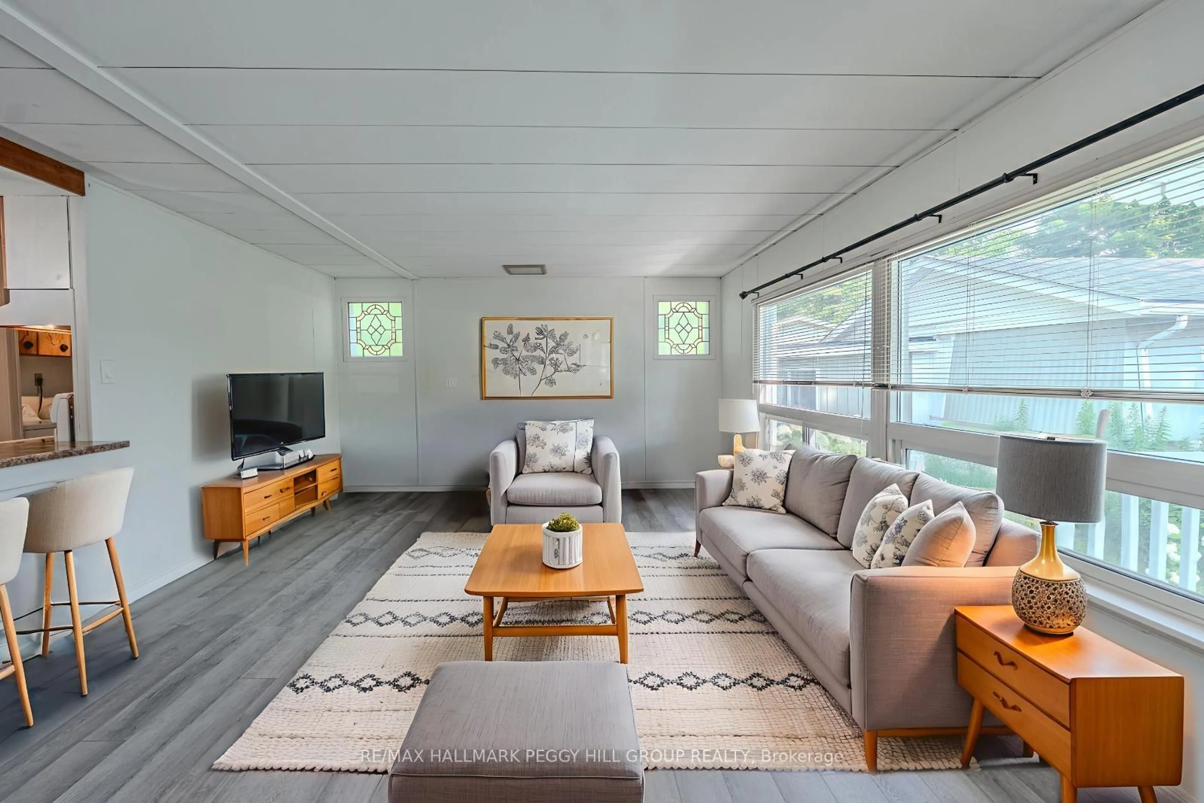 Living room with furniture, unknown for 85 Hawthorne Dr, Innisfil Ontario L9S 1N5