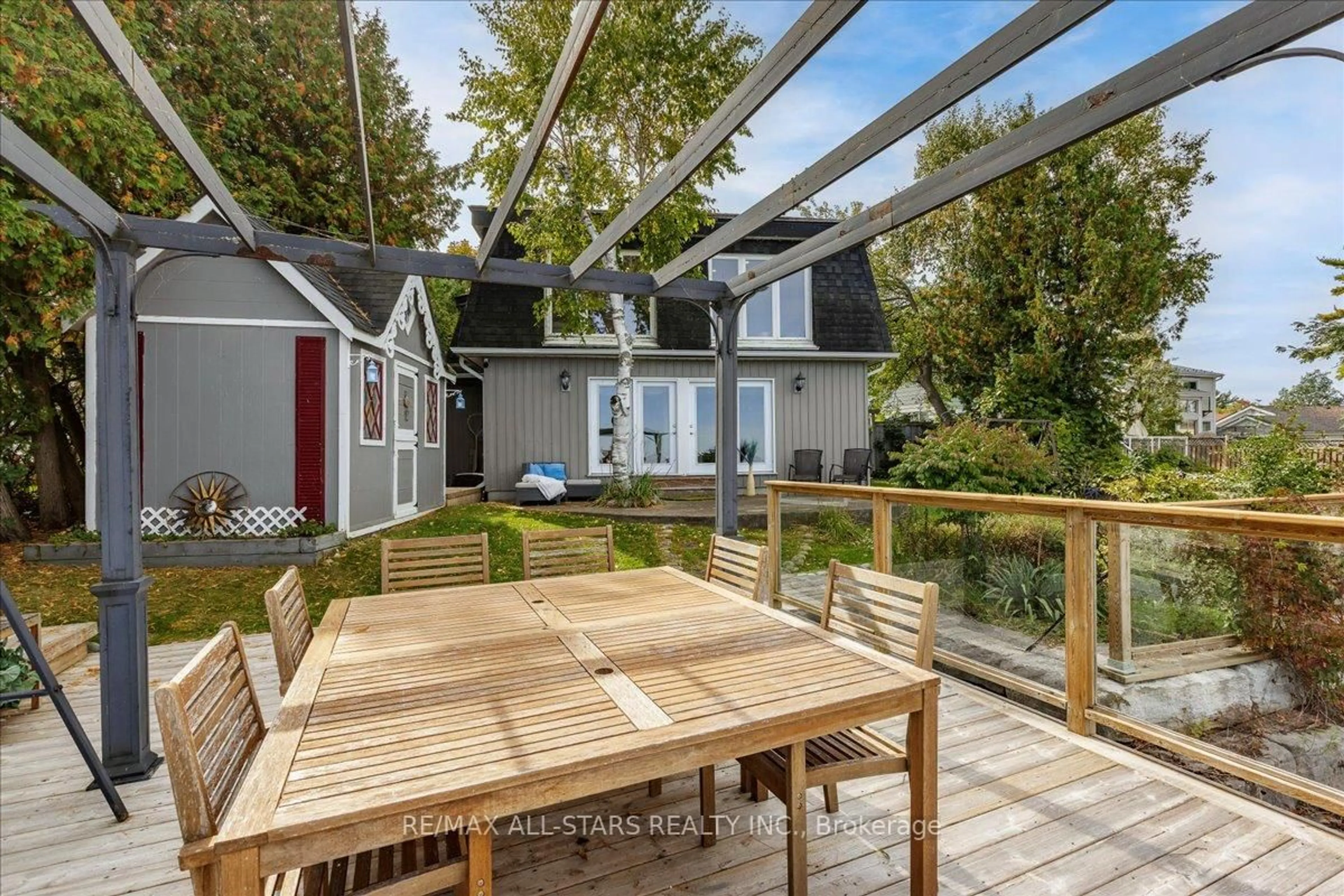 Patio, unknown for 1 Cedarhurst Park, Georgina Ontario L0E 1L0
