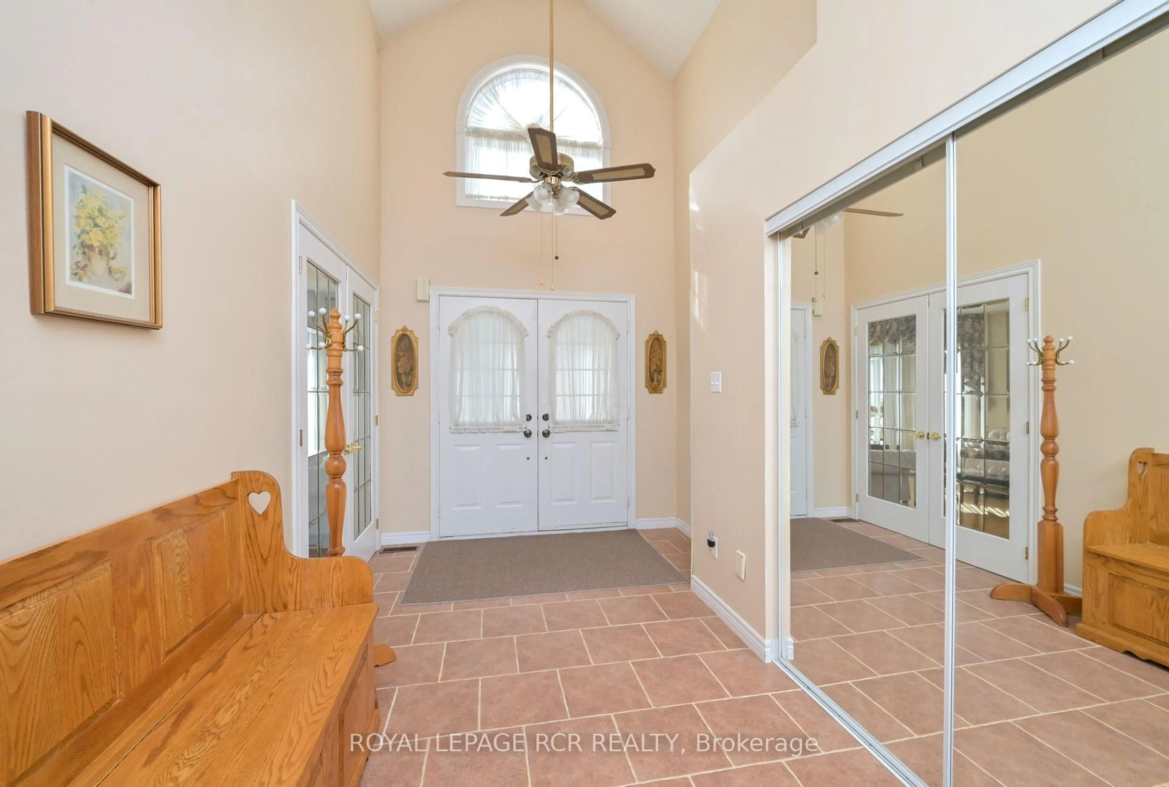 Indoor entryway for 159 Bowerman Blvd, New Tecumseth Ontario L9R 1P1