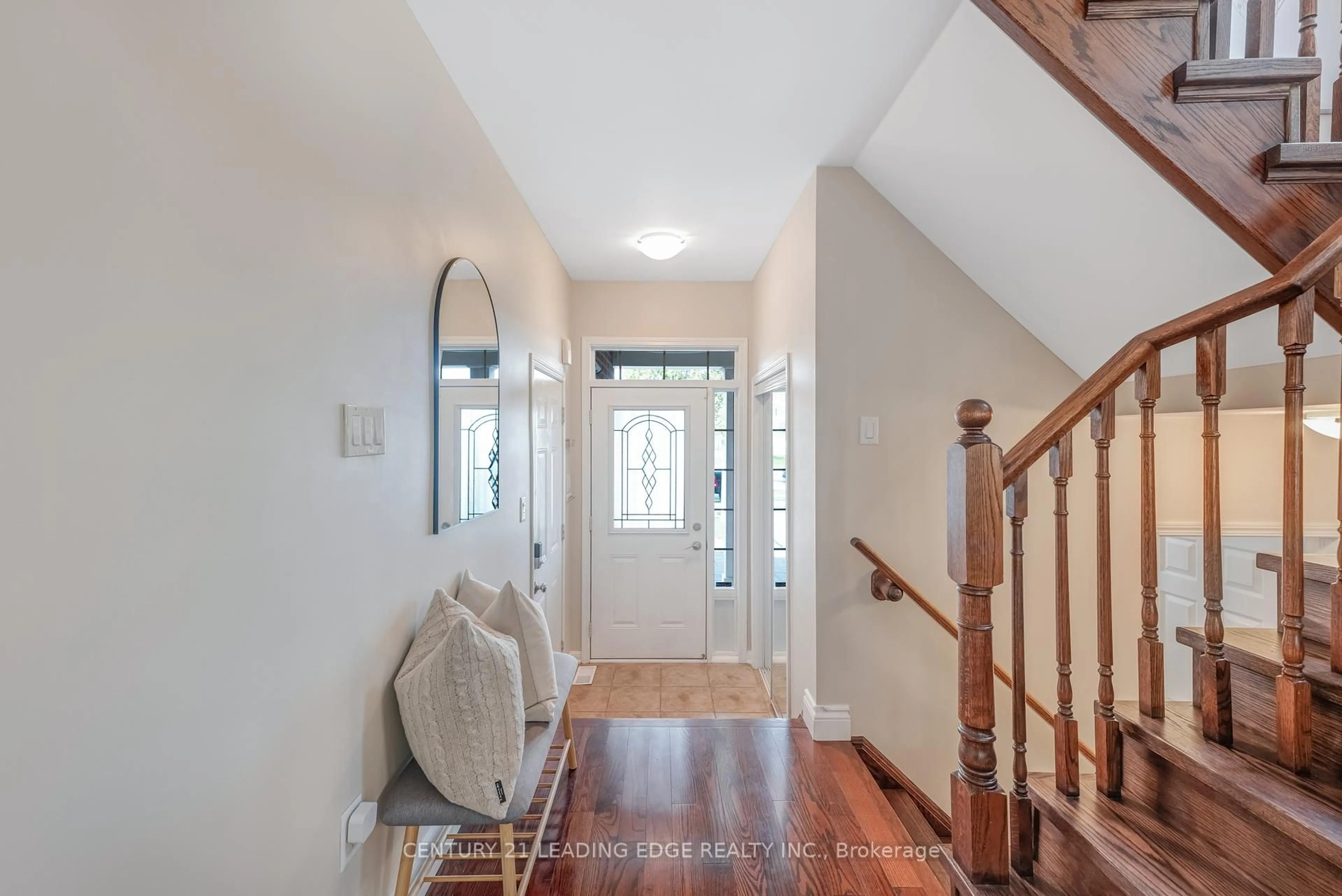 Indoor entryway for 46 Elmeade Lane, Whitchurch-Stouffville Ontario L4A 0P6