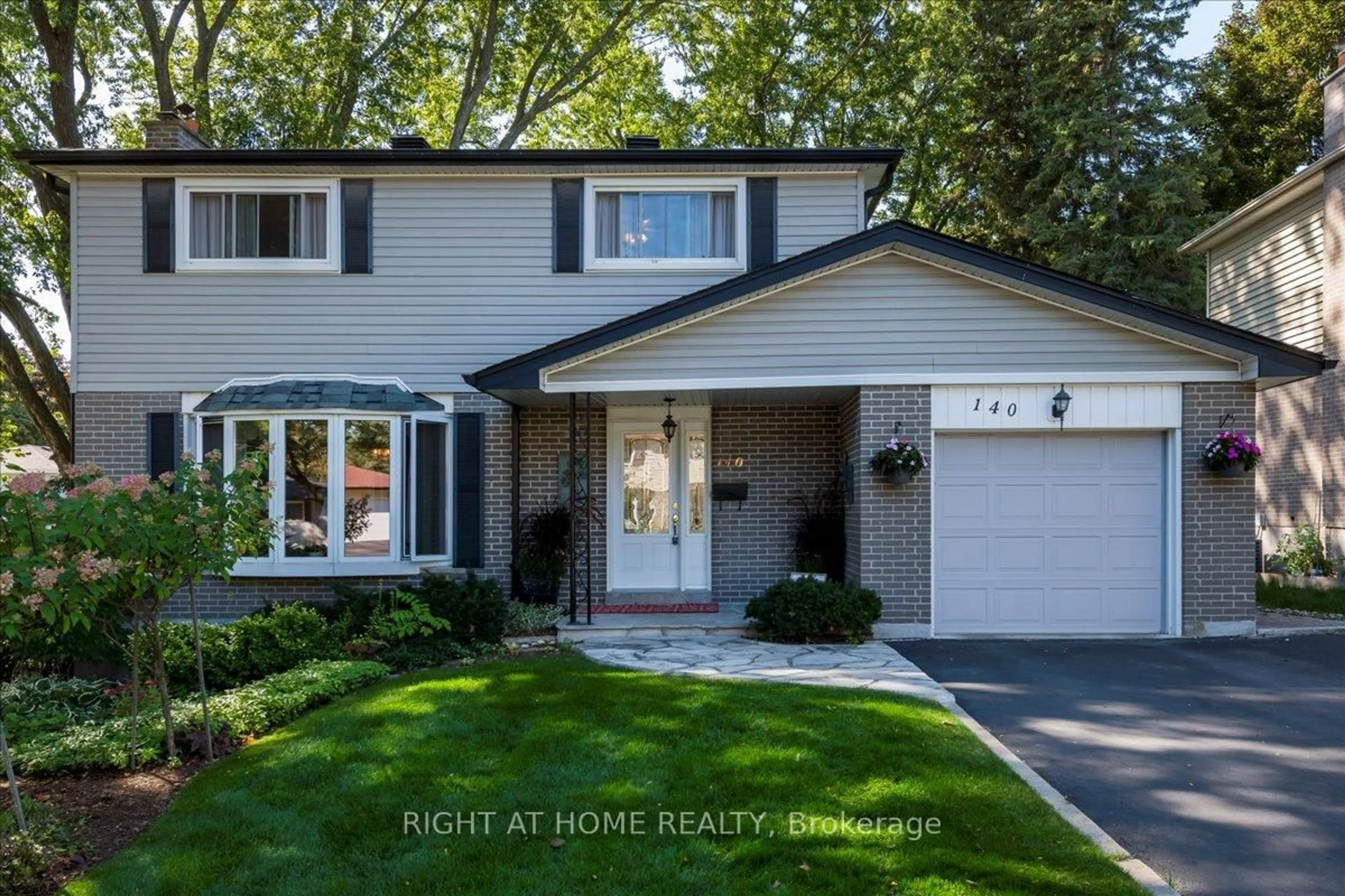 Home with vinyl exterior material, street for 140 Orsi Dr, Newmarket Ontario L3Y 3H6