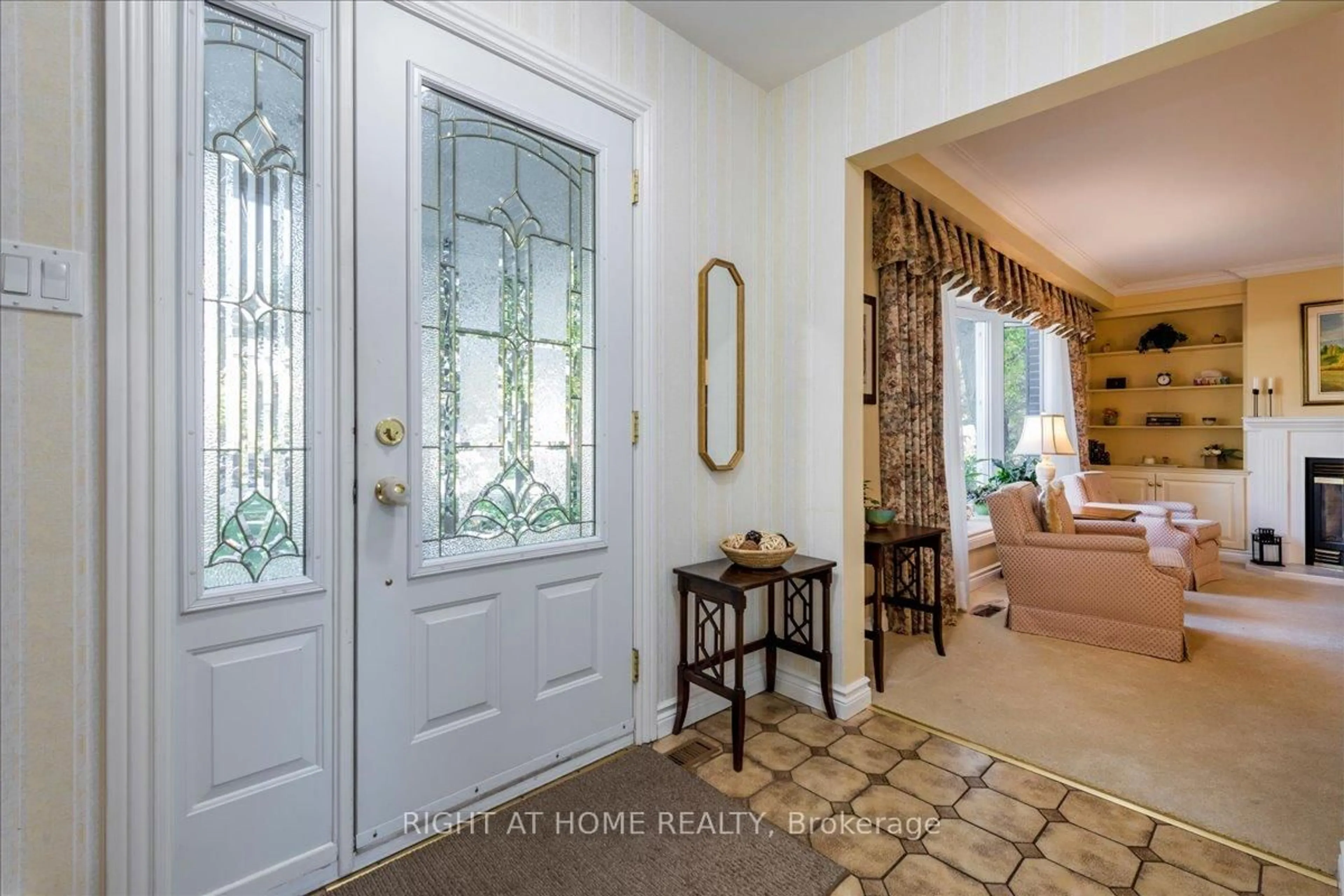 Indoor entryway for 140 Orsi Dr, Newmarket Ontario L3Y 3H6