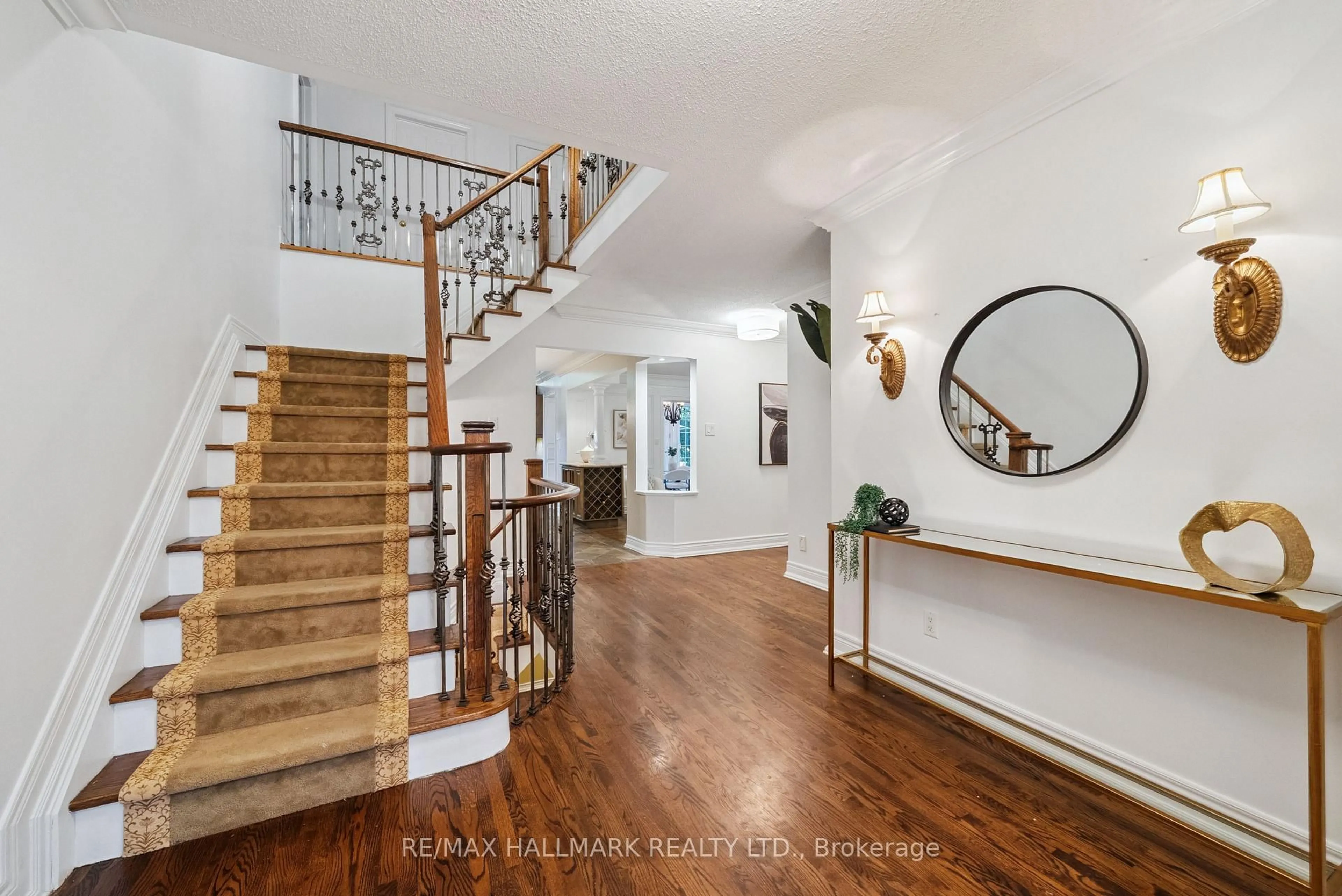 Indoor foyer for 140 Reeve Dr, Markham Ontario L3P 6C6