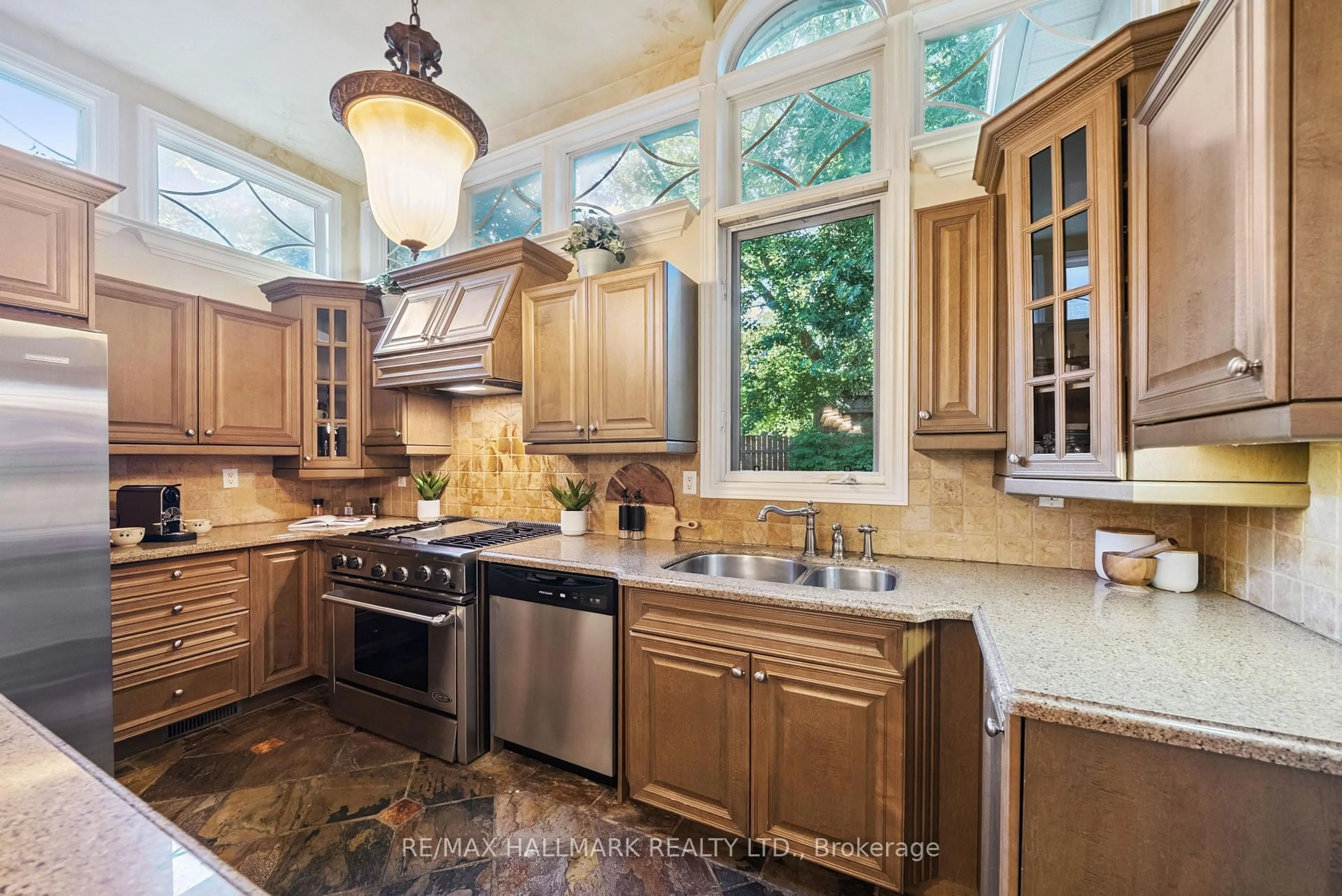 Contemporary kitchen, ceramic/tile floor for 140 Reeve Dr, Markham Ontario L3P 6C6