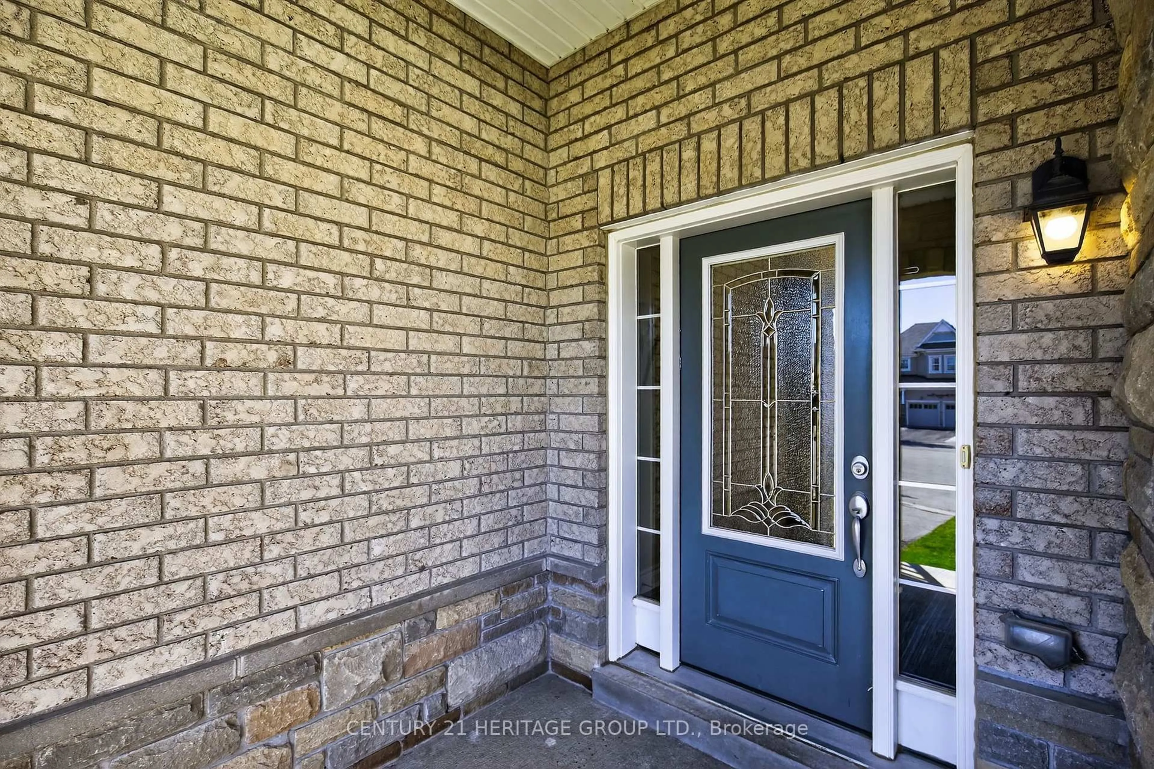 Indoor entryway for 63 Jewelwing Crt, Bradford West Gwillimbury Ontario L3Z 0N7