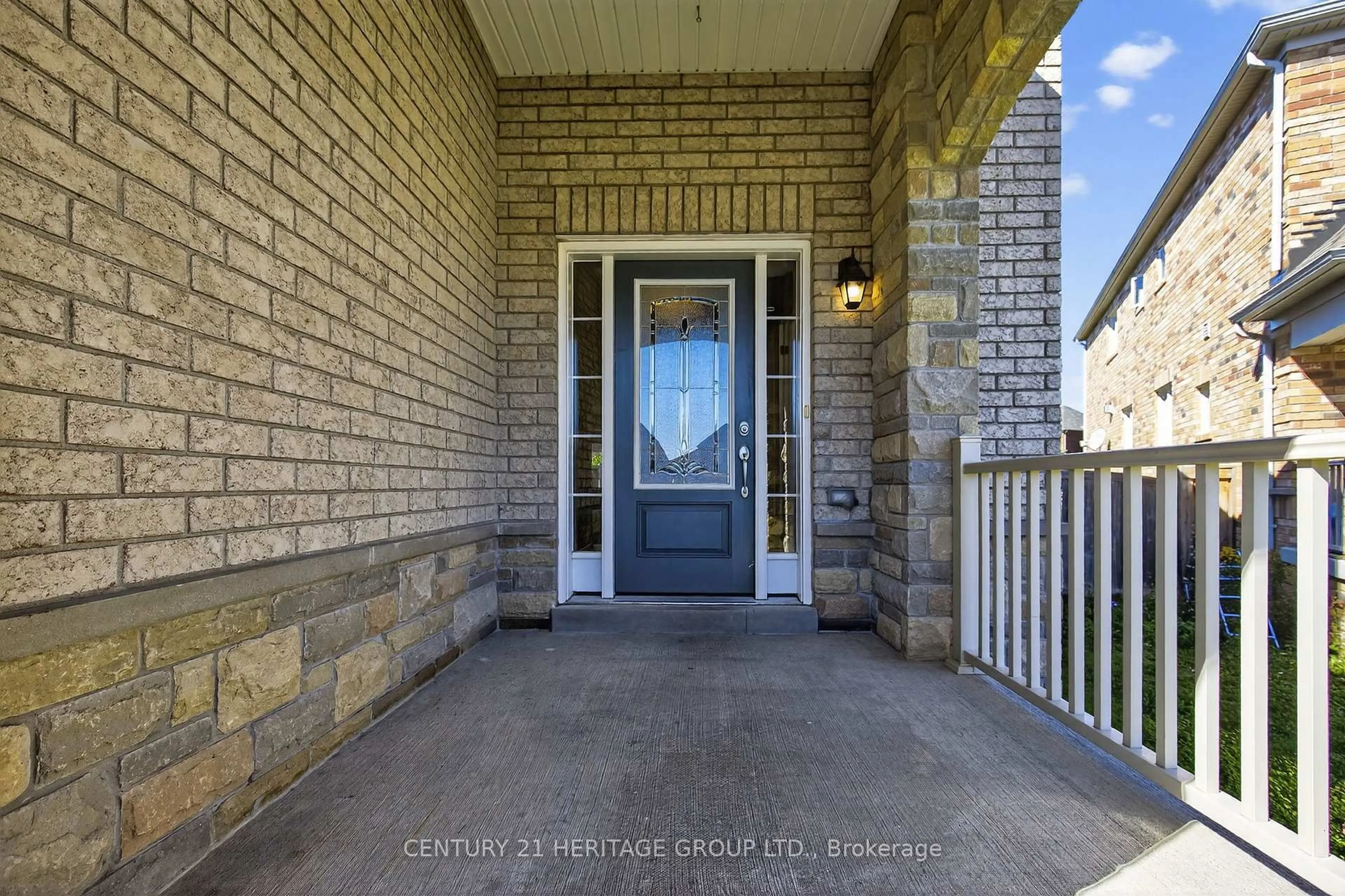 Indoor entryway for 63 Jewelwing Crt, Bradford West Gwillimbury Ontario L3Z 0N7