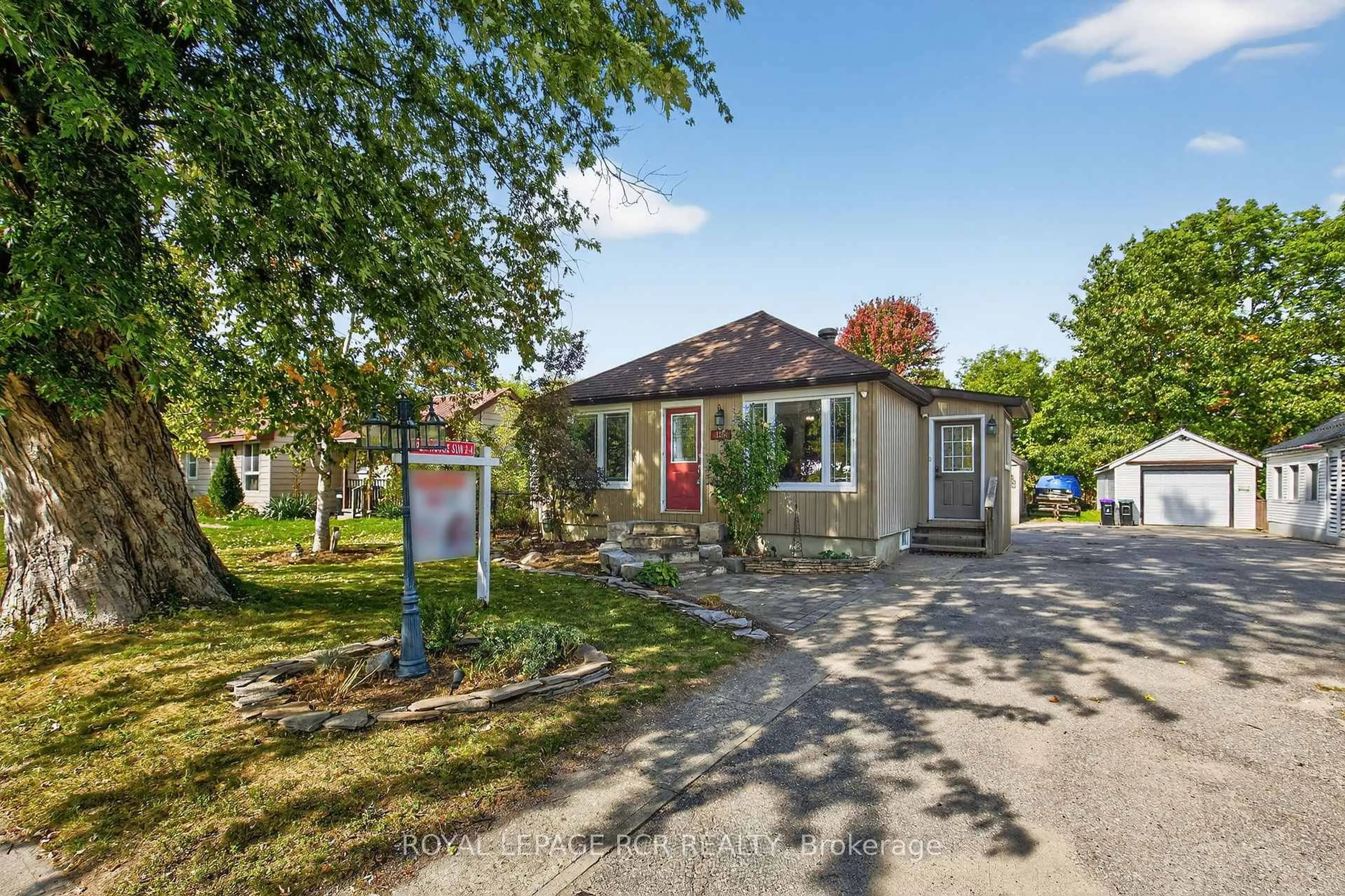 A pic from outside/outdoor area/front of a property/back of a property/a pic from drone, street for 125 King St, Essa Ontario L0M 1B0