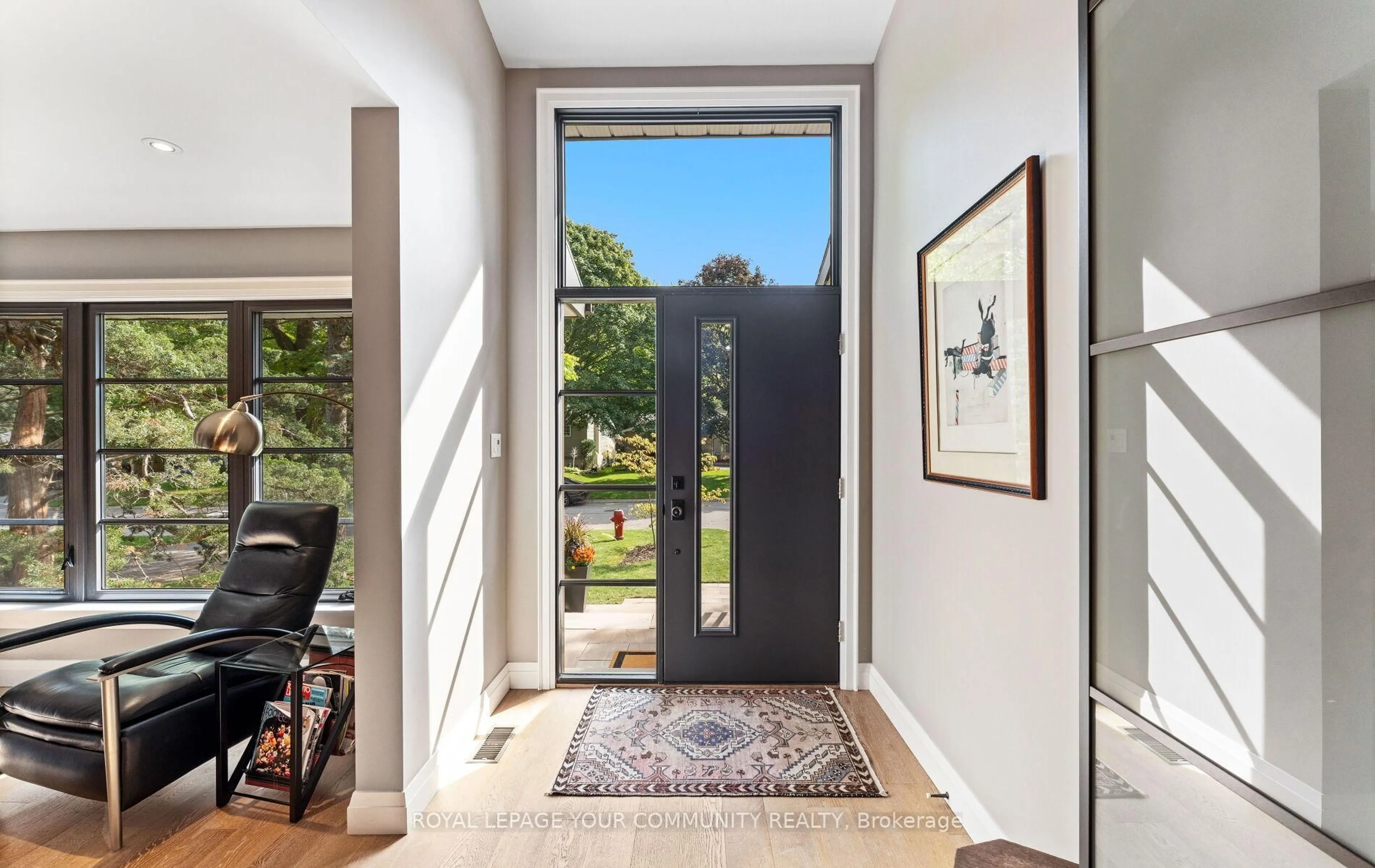 Indoor entryway for 12 Glenview Dr, Aurora Ontario L4G 2G8