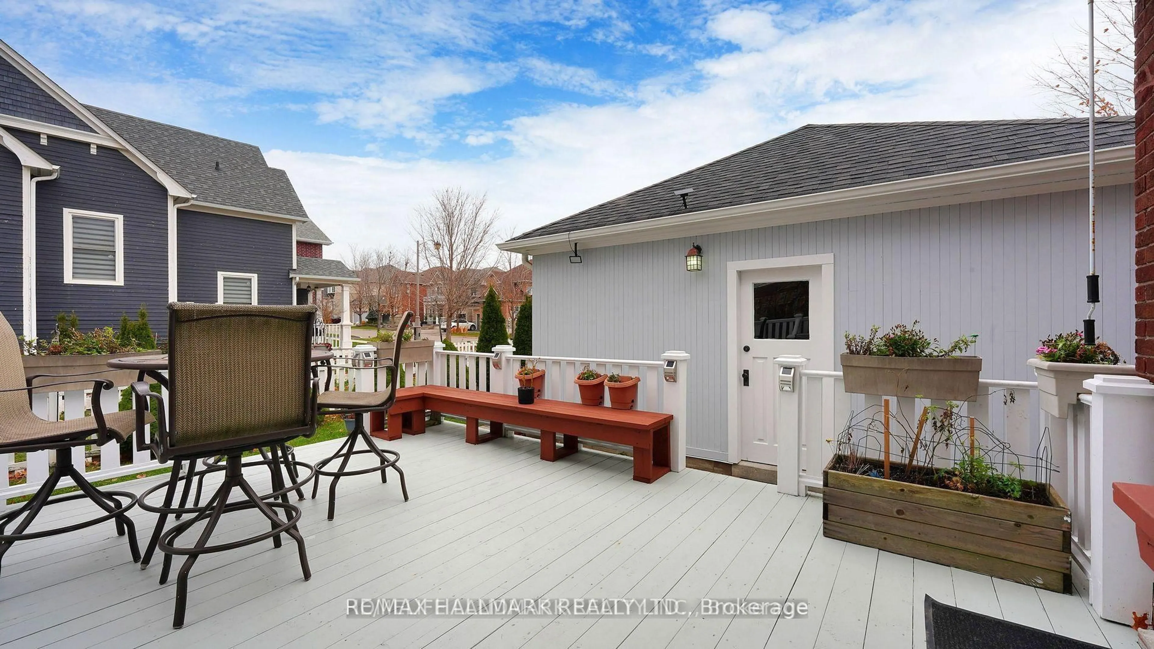 Patio, street for 33 Artisan Tr, Markham Ontario L6C 3C6