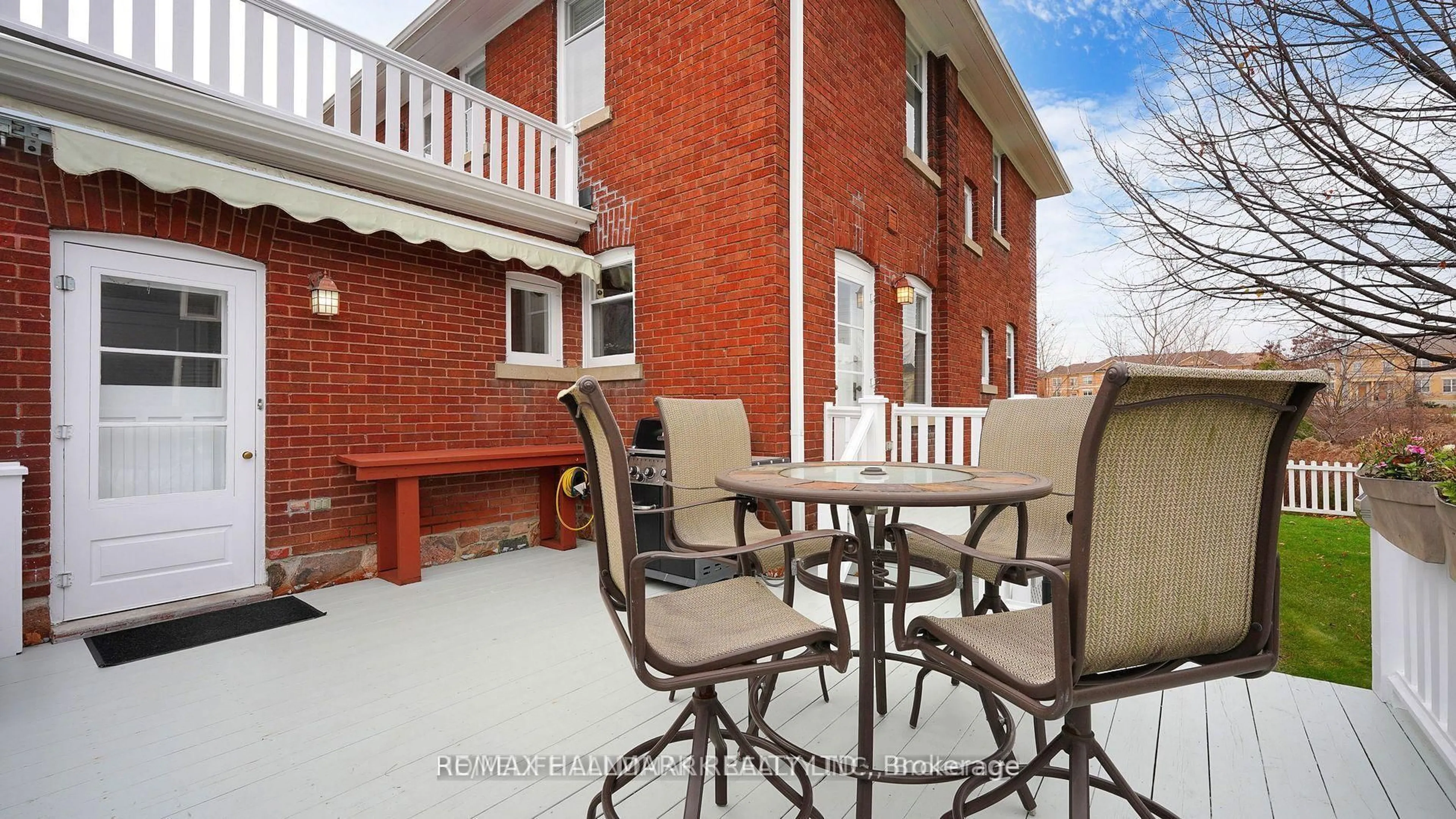 Patio, street for 33 Artisan Tr, Markham Ontario L6C 3C6