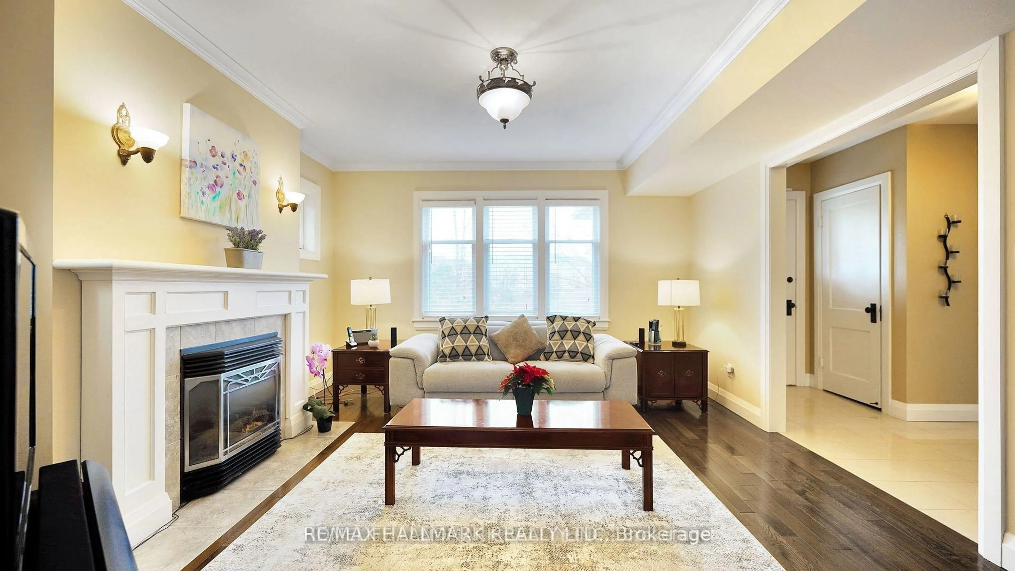 Living room with furniture, unknown for 33 Artisan Tr, Markham Ontario L6C 3C6