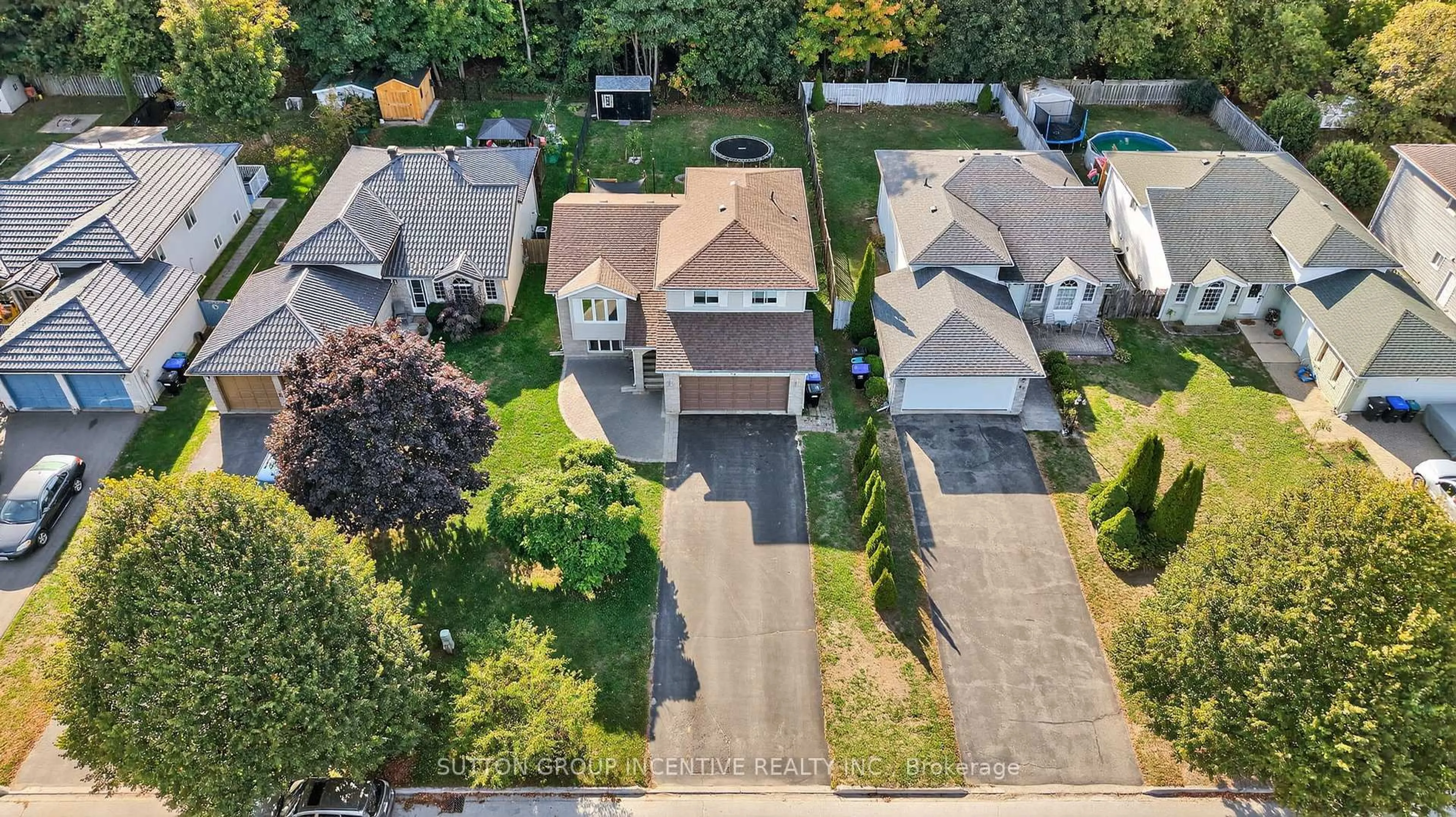 A pic from outside/outdoor area/front of a property/back of a property/a pic from drone, street for 59 Osborn St, Essa Ontario L0M 1B0