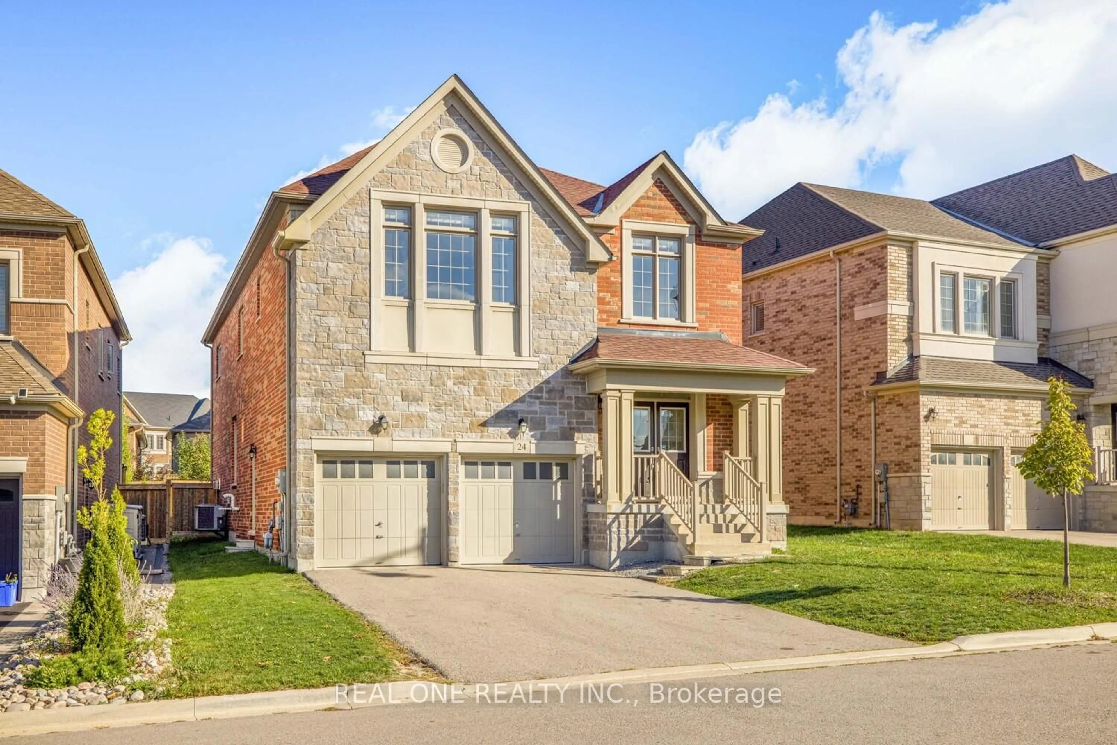 Home with brick exterior material, street for 24 Larkfield Cres, East Gwillimbury Ontario L9N 0P7