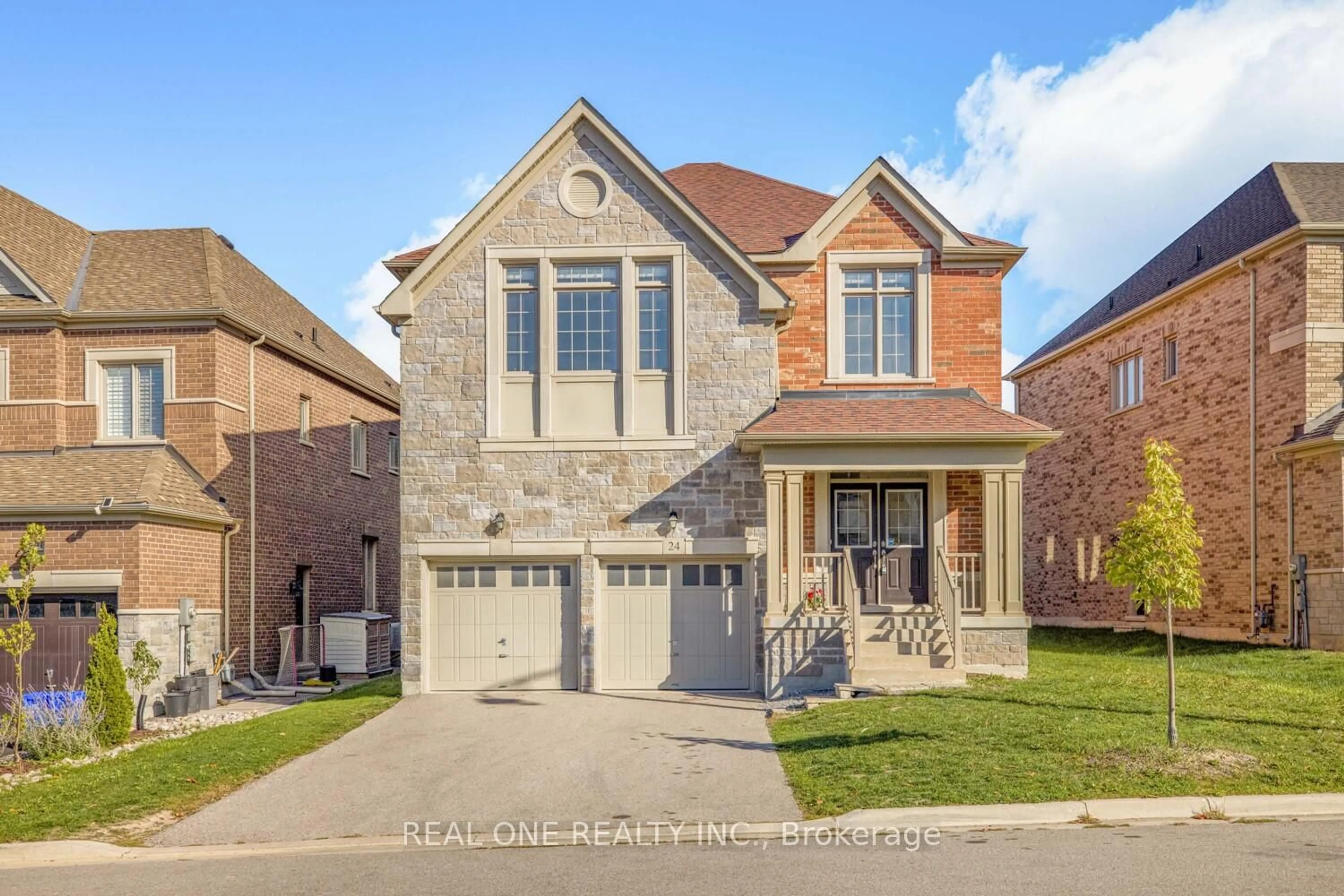 Home with brick exterior material, street for 24 Larkfield Cres, East Gwillimbury Ontario L9N 0P7