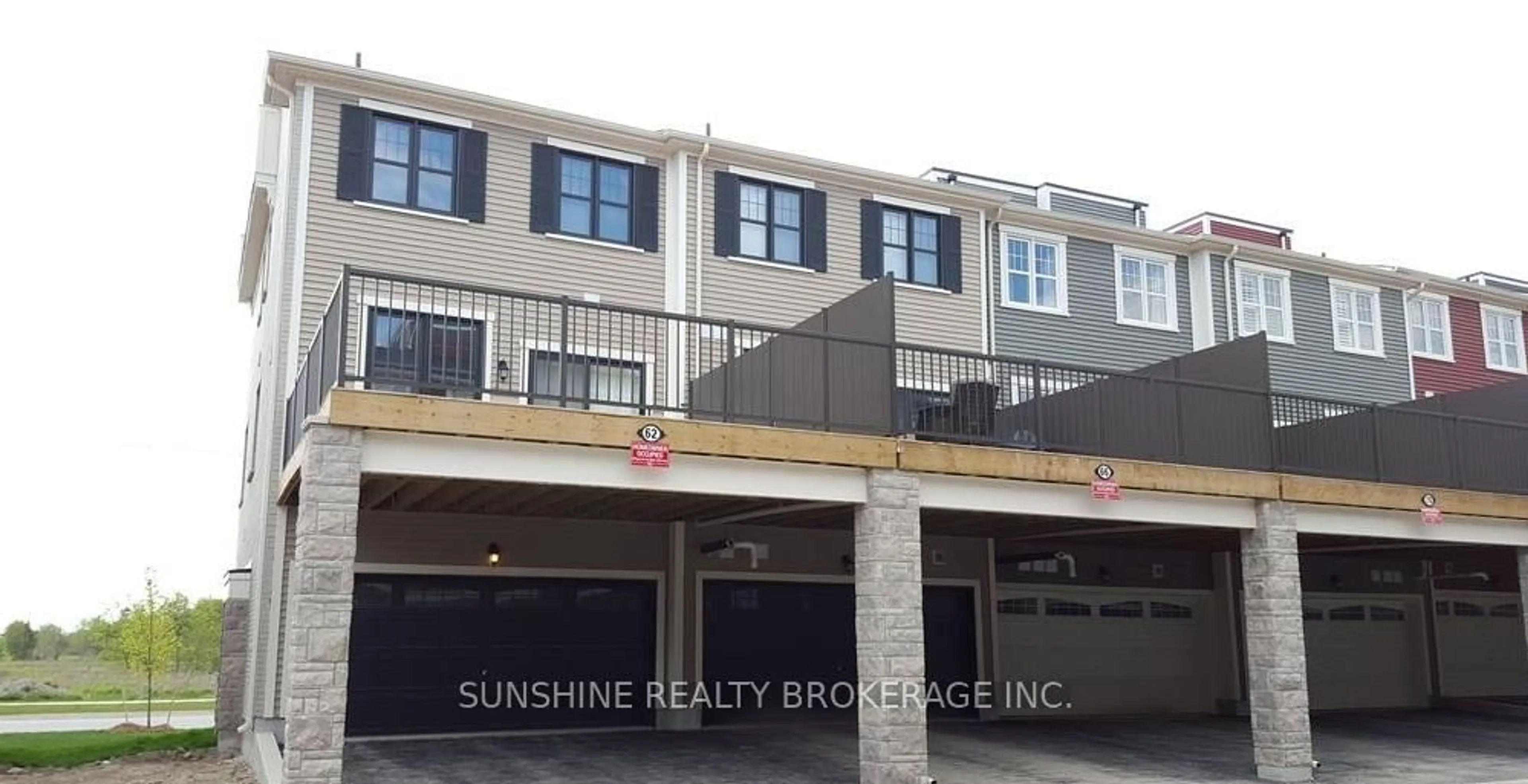 A pic from outside/outdoor area/front of a property/back of a property/a pic from drone, building for 62 Baker Hill Blvd, Whitchurch-Stouffville Ontario L4A 1Y4