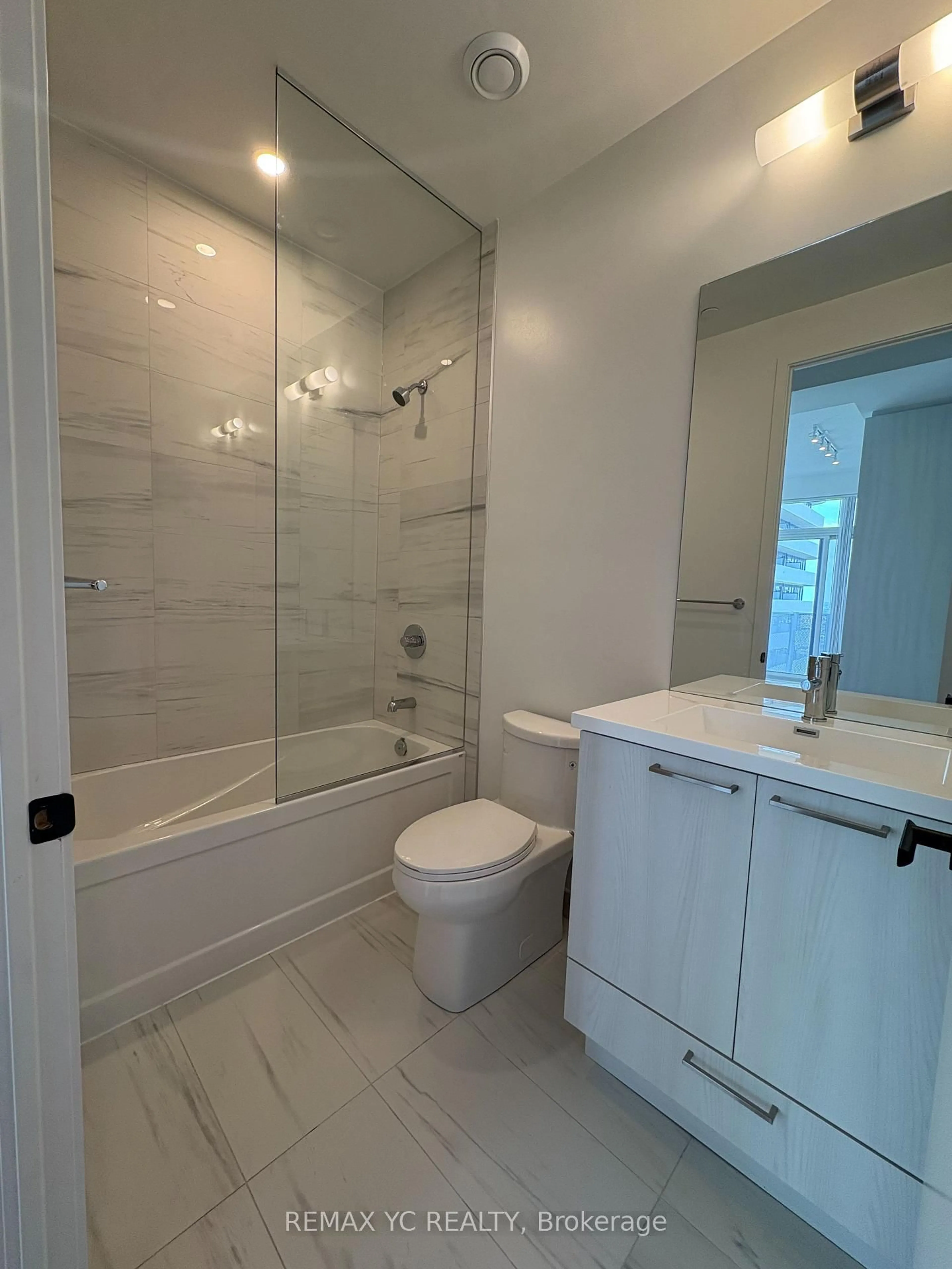 Contemporary bathroom, ceramic/tile floor for 195 Commerce St #4315, Vaughan Ontario L4K 0P9