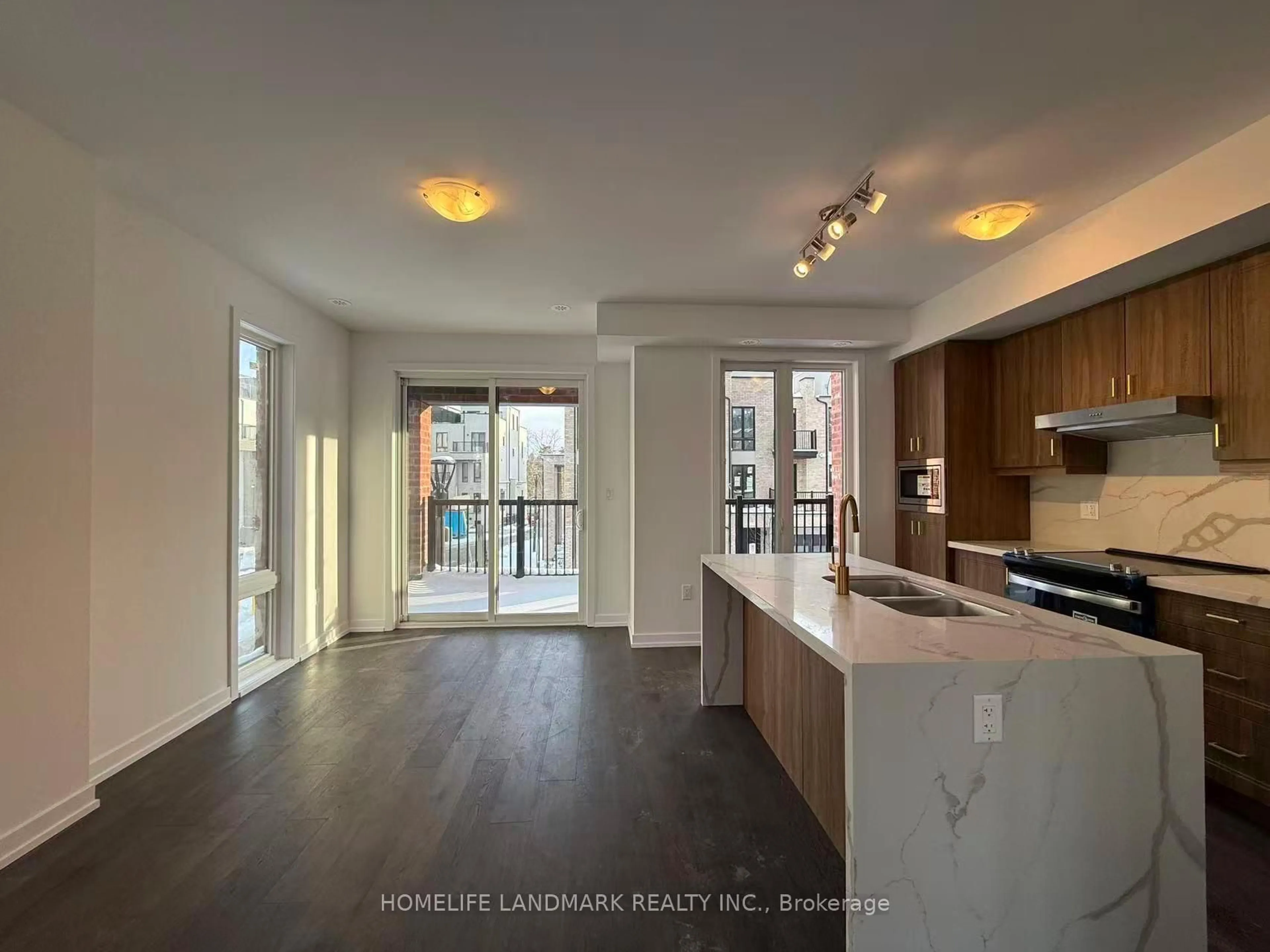 Open concept kitchen, wood/laminate floor for 53 Jefferson Sdrd, Richmond Hill Ontario L4E 1M1