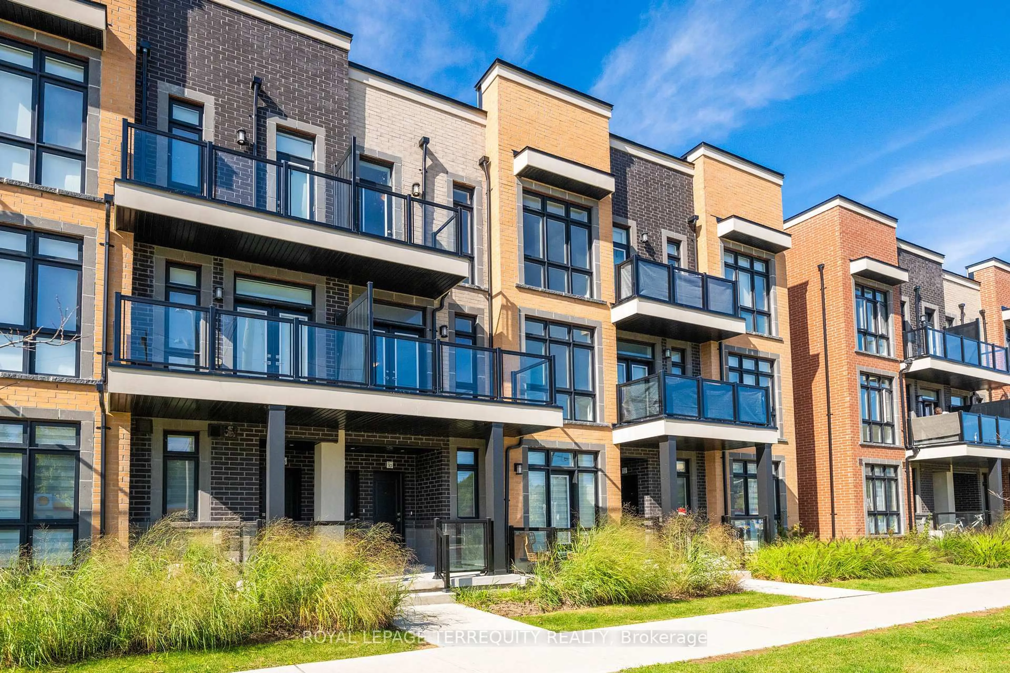 Home with brick exterior material, building for 12860 Yonge St #9, Richmond Hill Ontario L4E 1J4