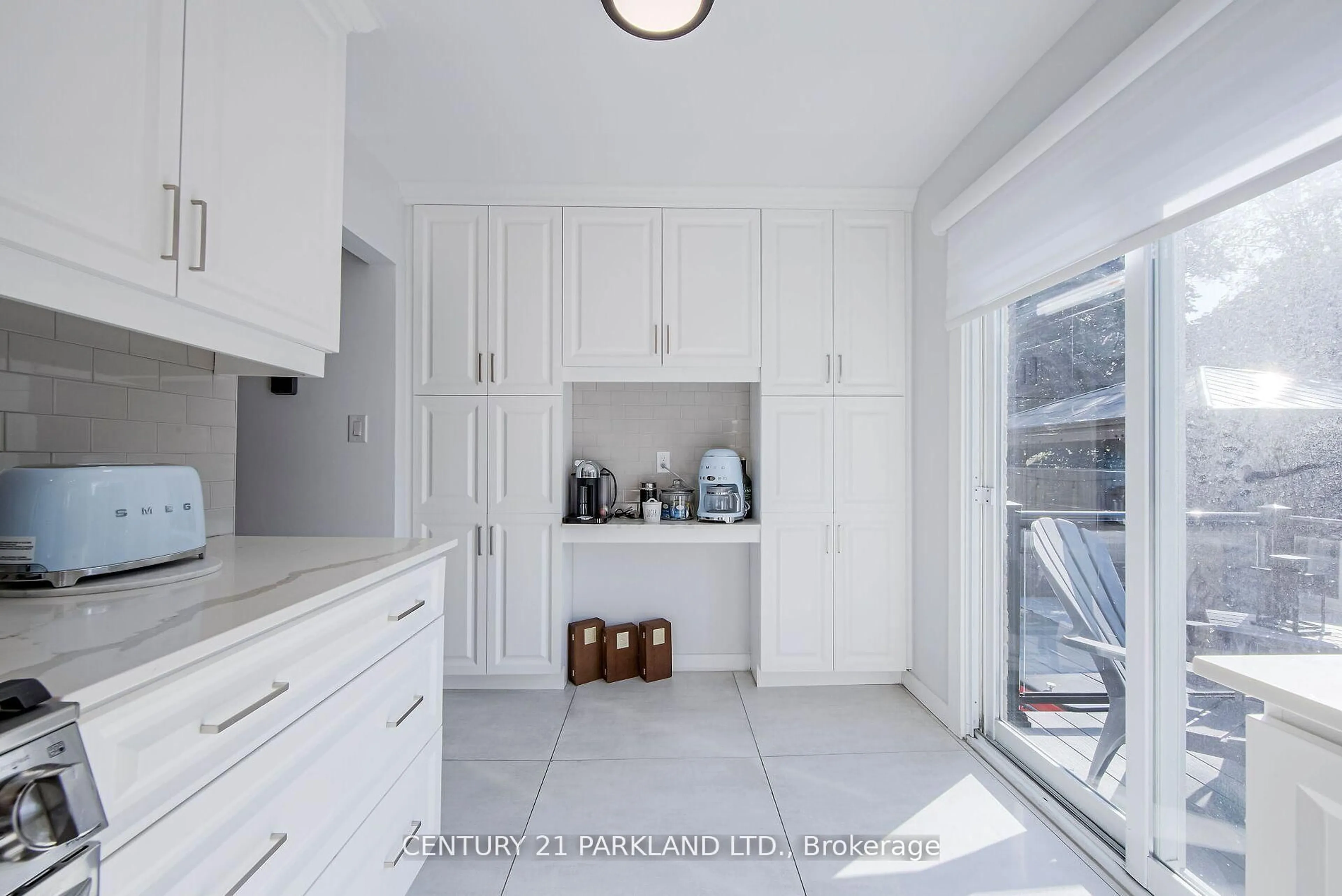 Contemporary kitchen, ceramic/tile floor for 7 Brown St, New Tecumseth Ontario L0G 1W0
