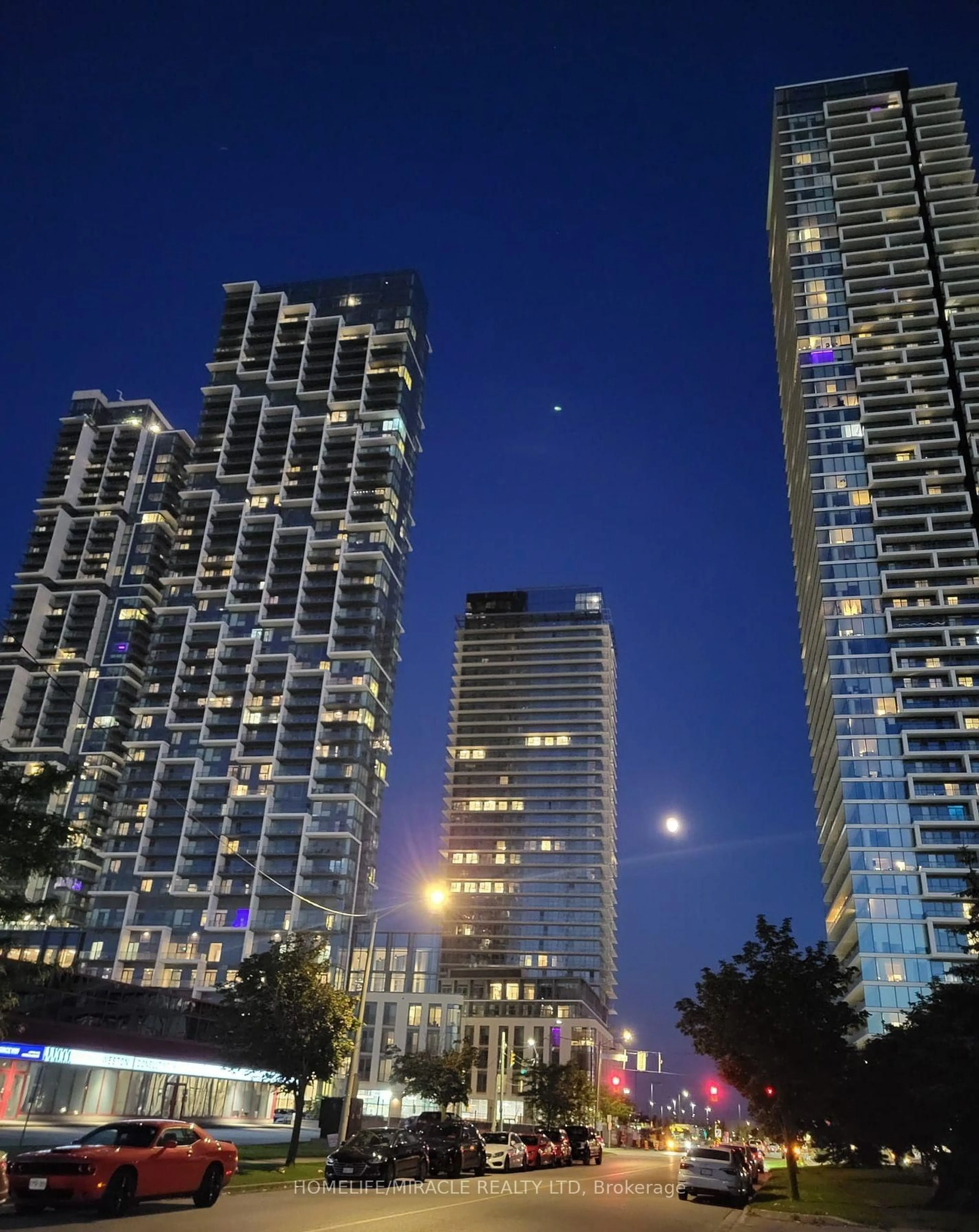 Blurry image for 7890 Jane St #3907, Vaughan Ontario L4K 0K9