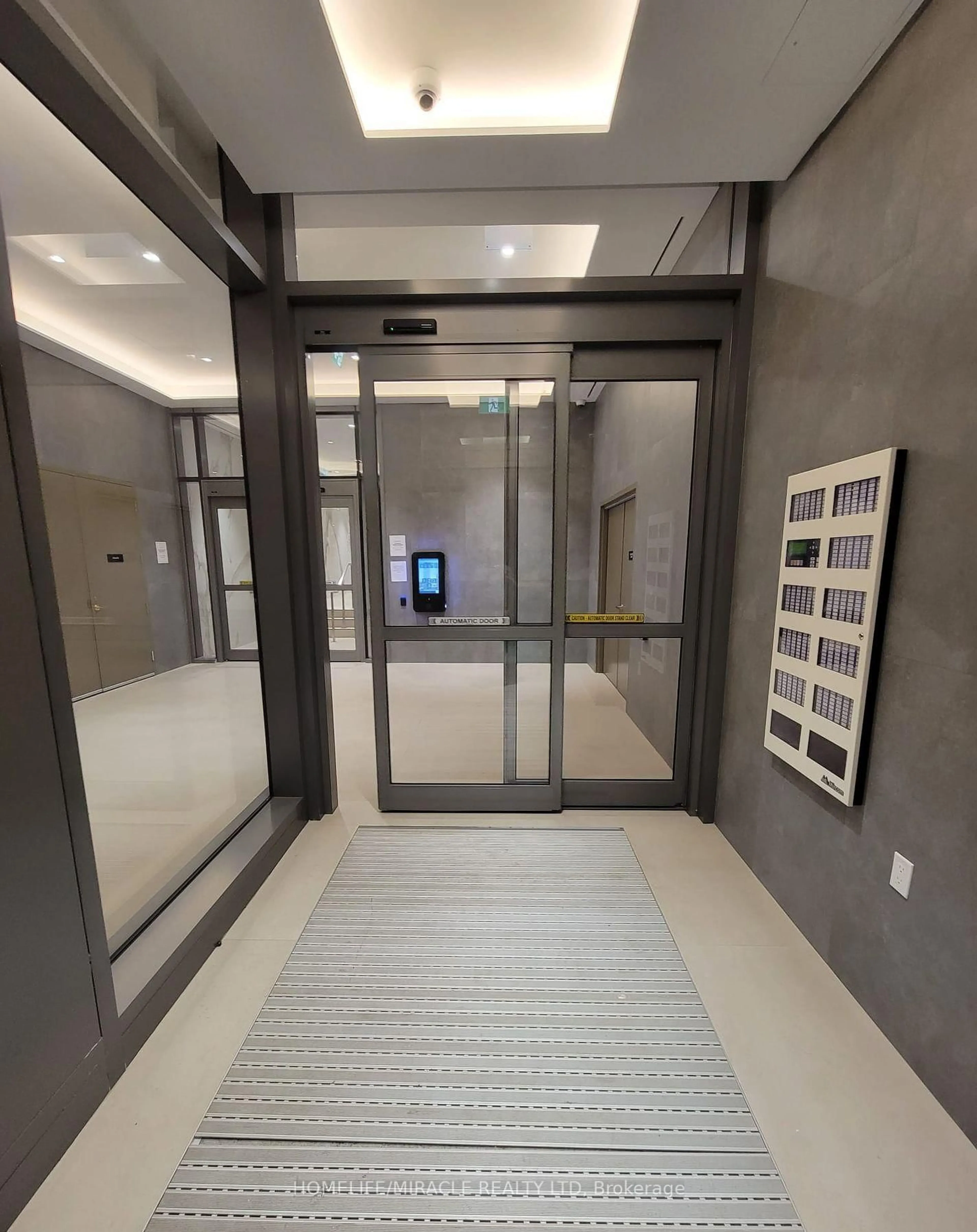 Indoor foyer for 7890 Jane St #3907, Vaughan Ontario L4K 0K9