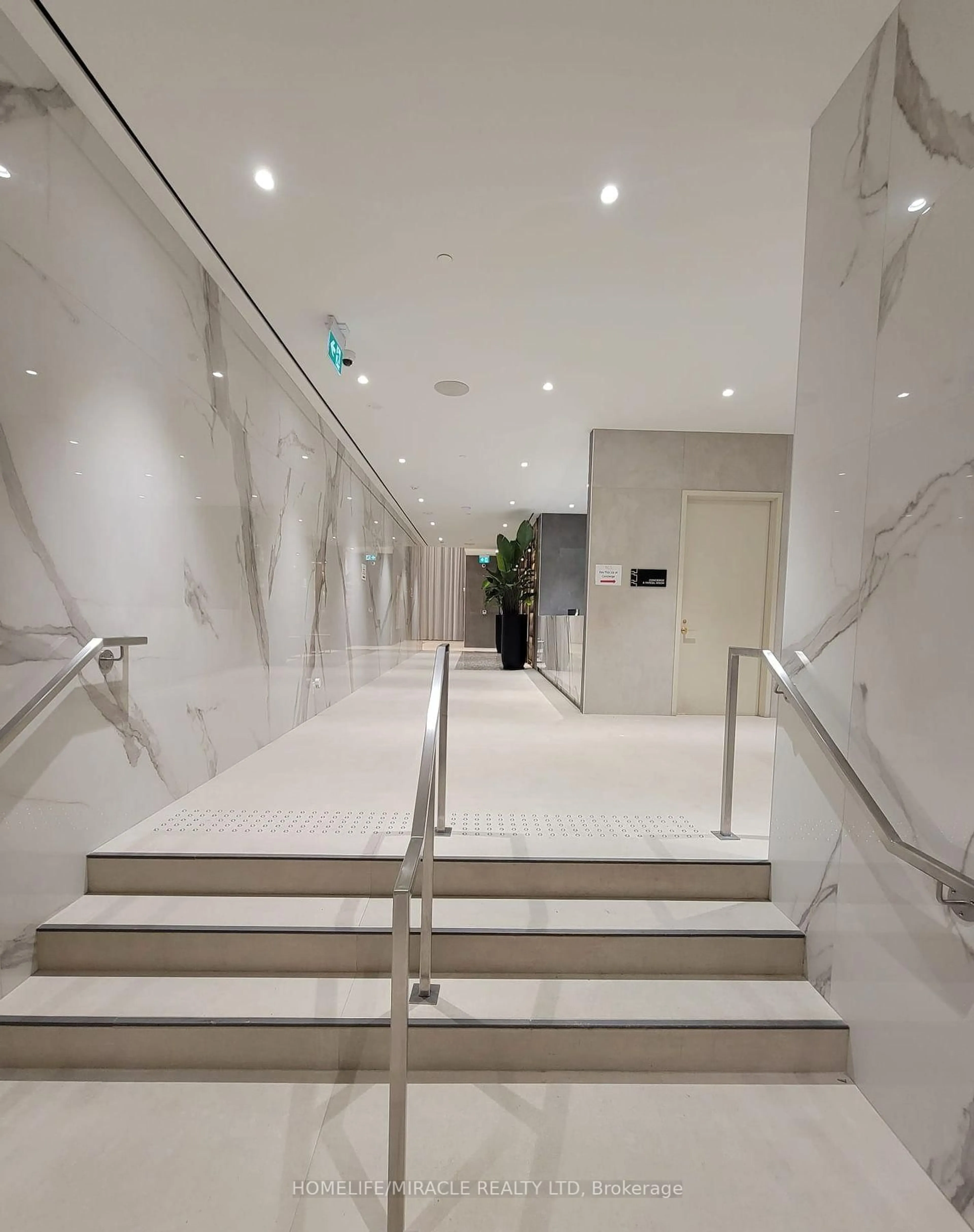 Indoor foyer for 7890 Jane St #3907, Vaughan Ontario L4K 0K9