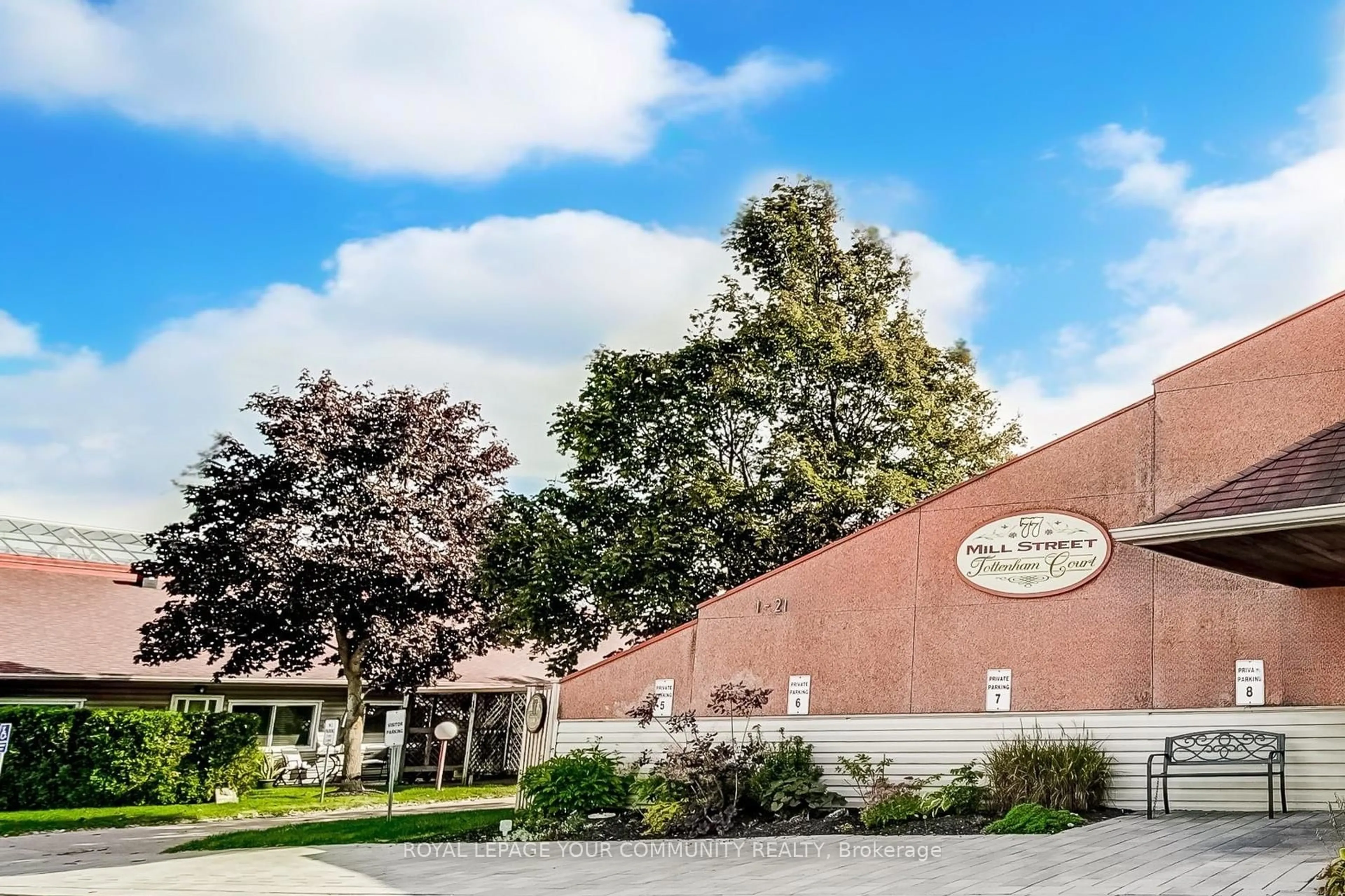 Patio, mountain view for 77 Mill St #3, New Tecumseth Ontario L0G 1W0