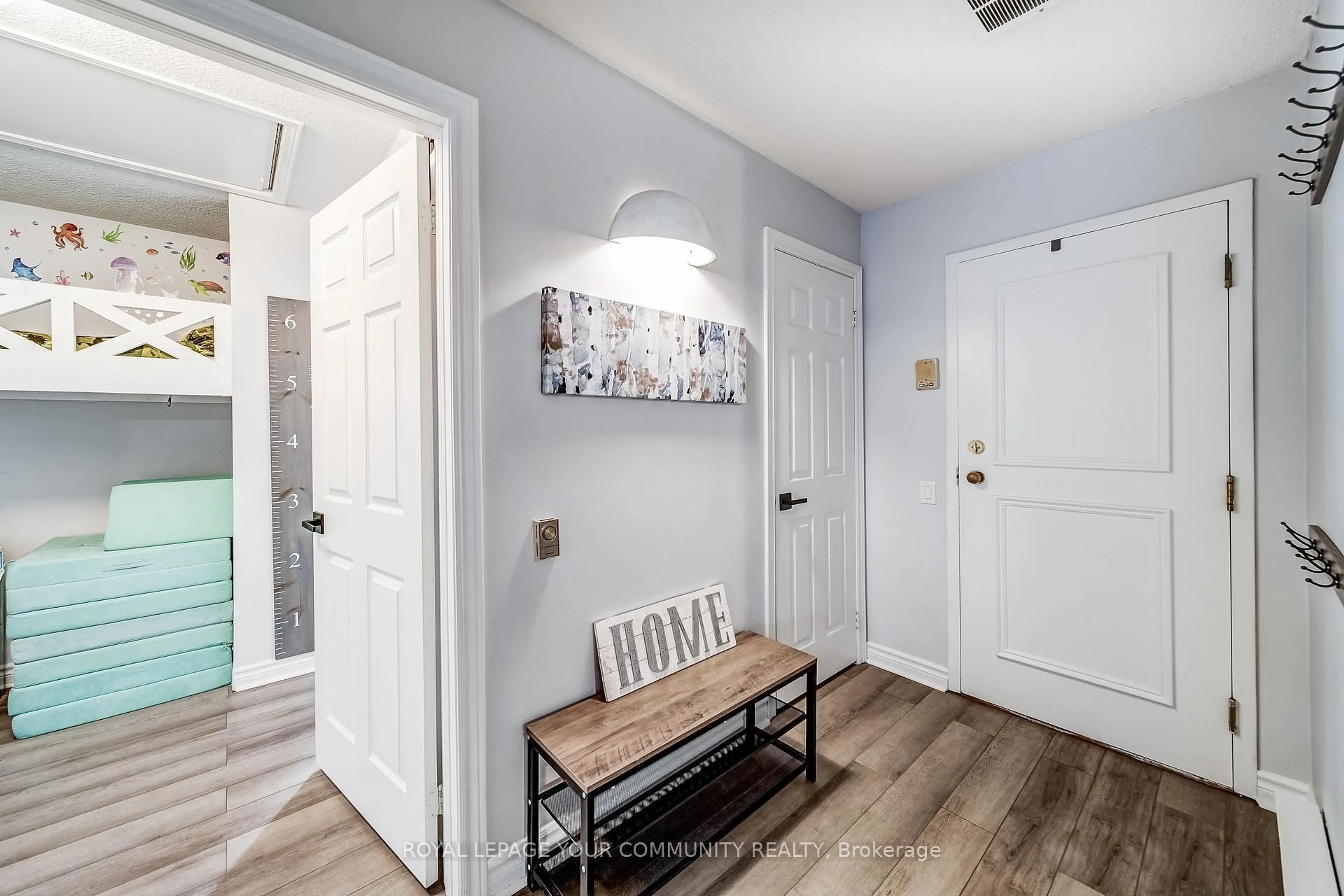 Indoor entryway for 77 Mill St #3, New Tecumseth Ontario L0G 1W0