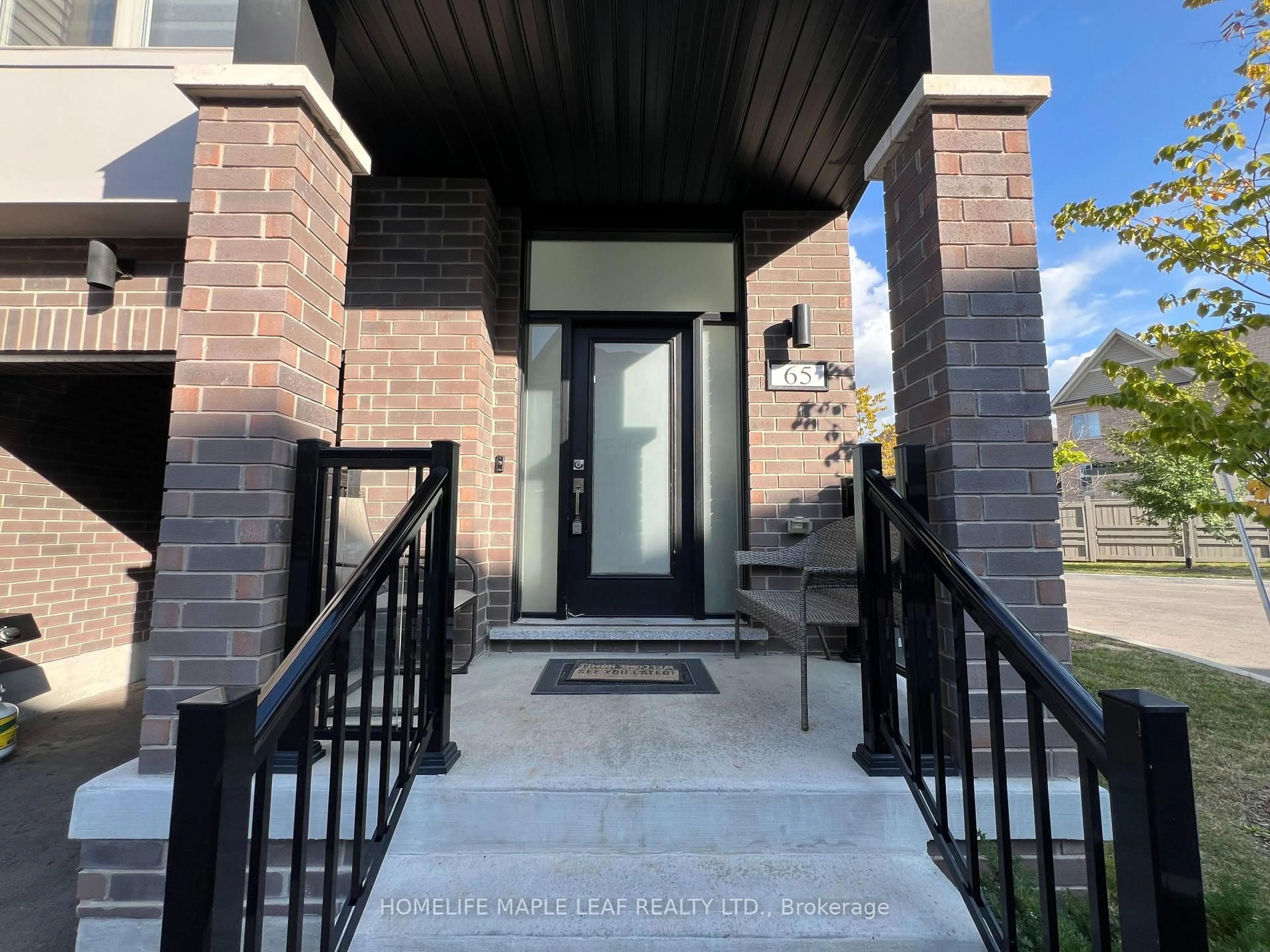 Indoor entryway for 65 Totten Tr, New Tecumseth Ontario L0G 1W0