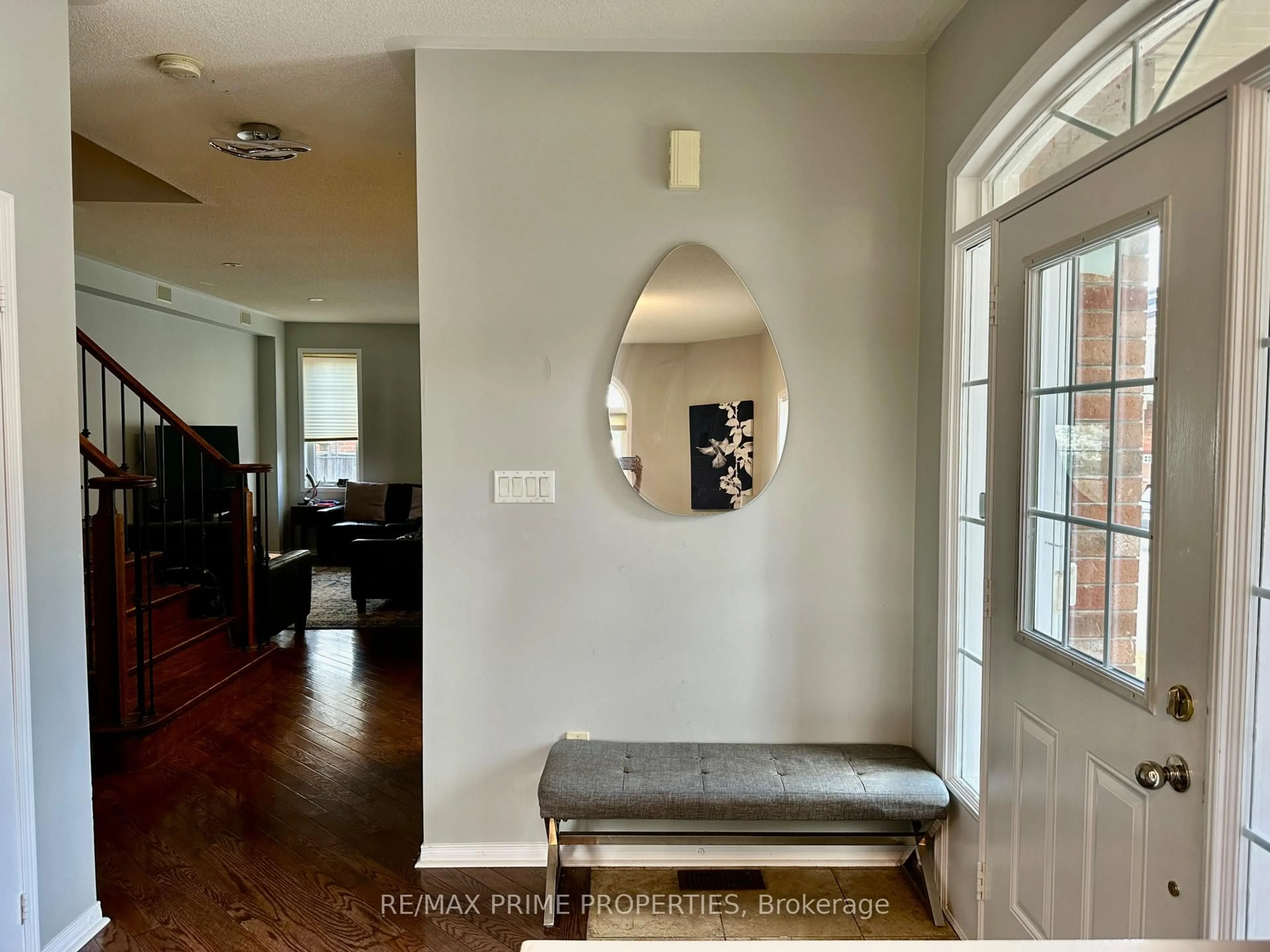 Indoor entryway for 152 Whites Hill Ave, Markham Ontario L6B 1C7