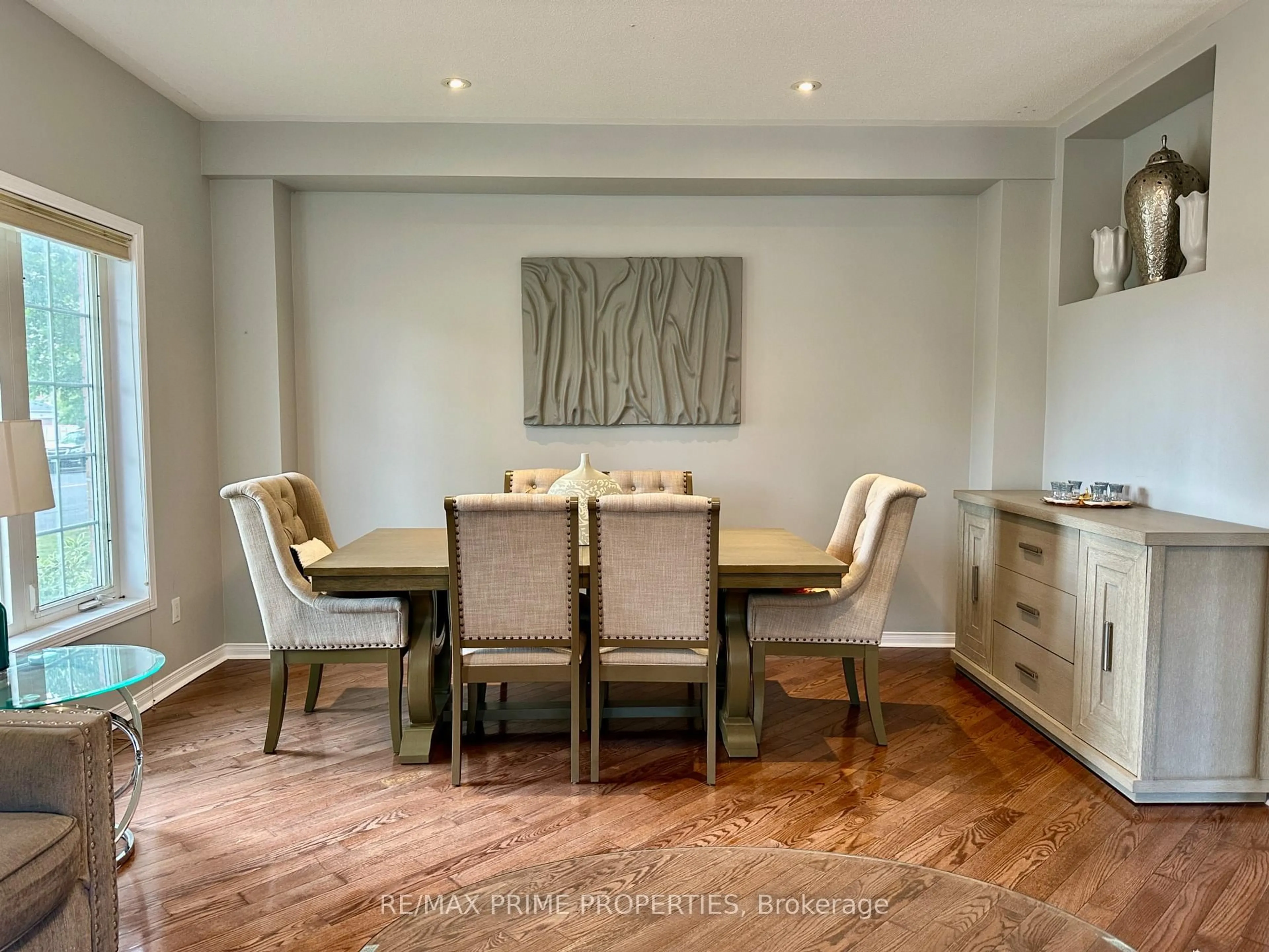 Dining room, wood/laminate floor for 152 Whites Hill Ave, Markham Ontario L6B 1C7