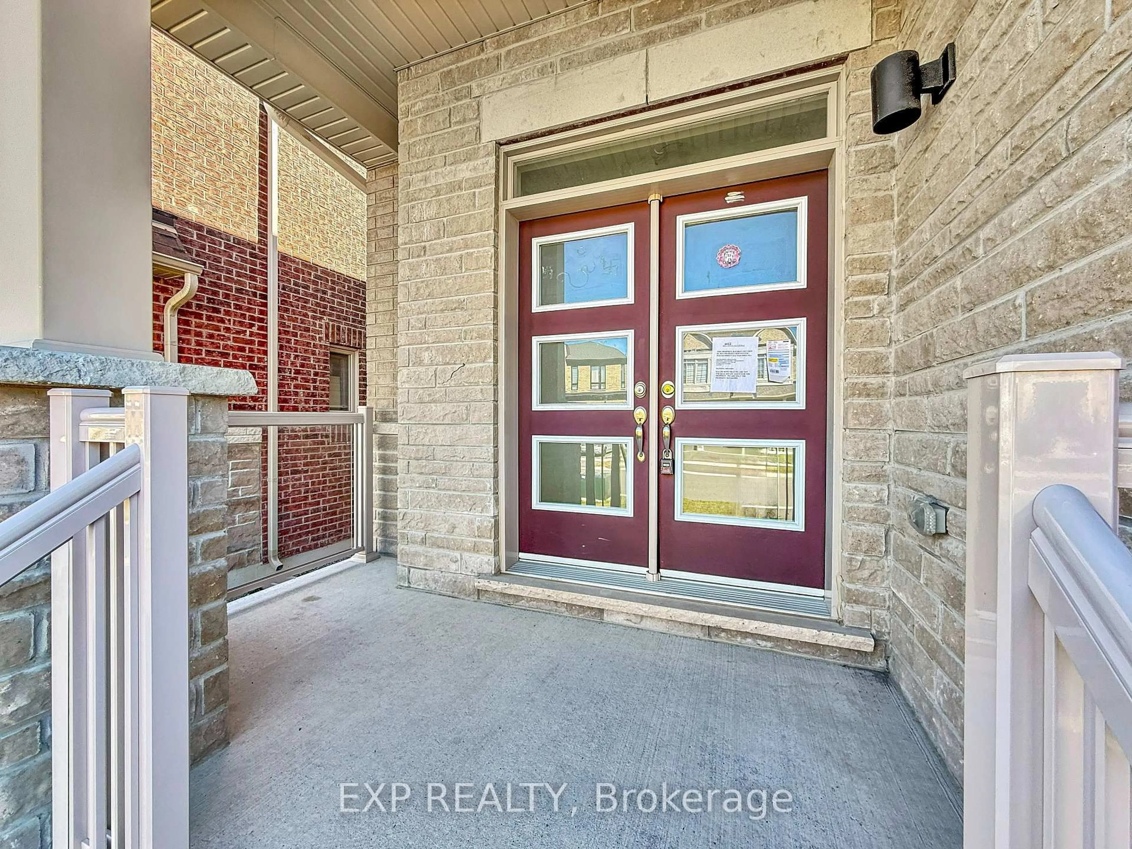 Indoor entryway for 233 Wesmina Ave, Whitchurch-Stouffville Ontario L4A 0R8