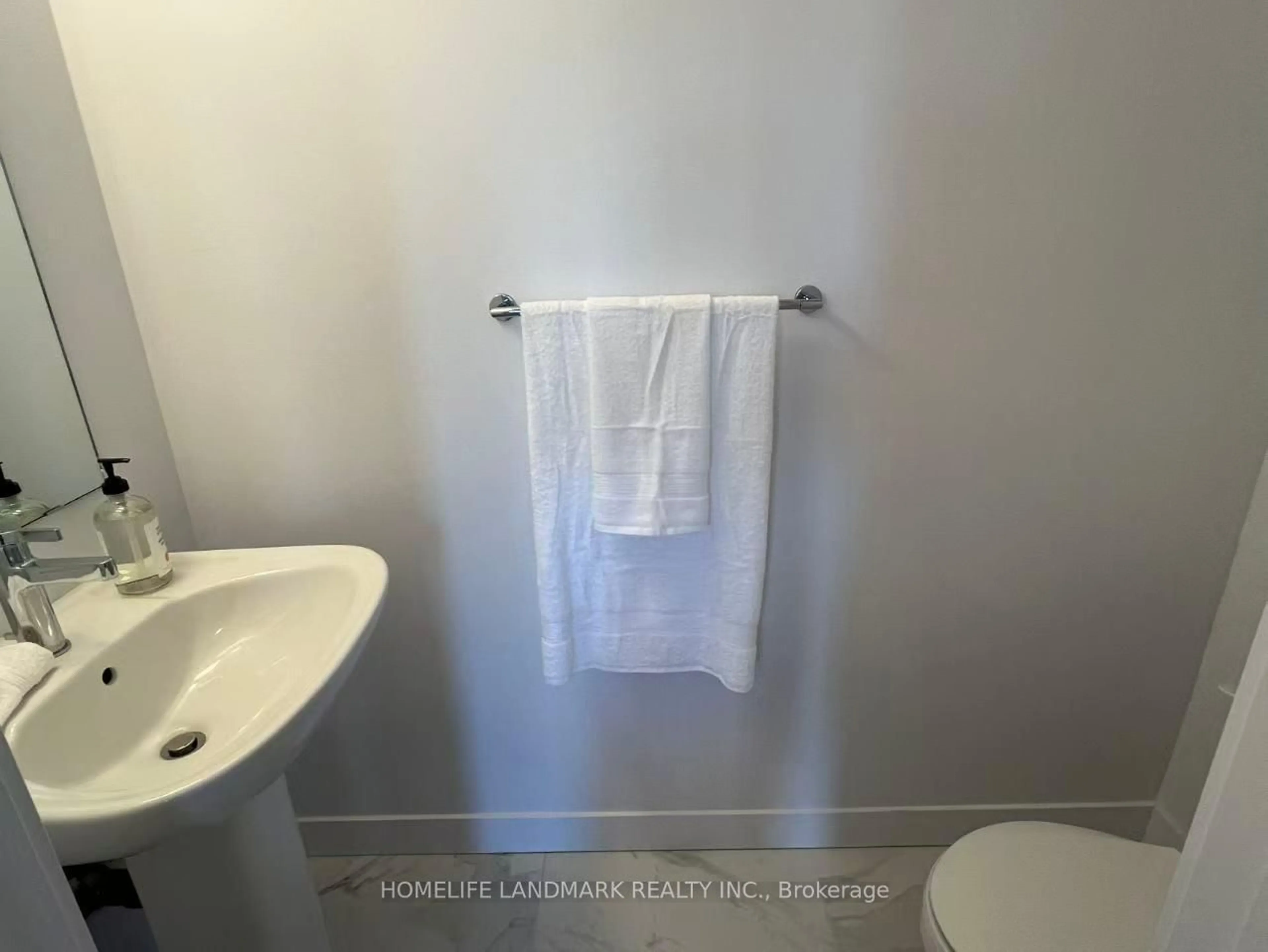 Standard bathroom, unknown for 3 Bancroft Lane #212, Richmond Hill Ontario L4E 1M1